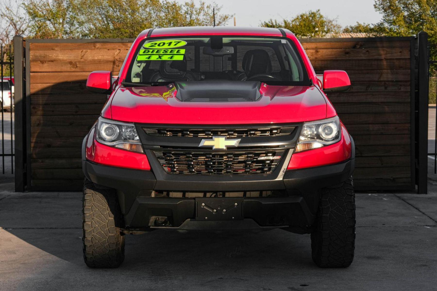 2017 RED Chevrolet Colorado ZR2 Crew Cab 4WD Short Box (1GCPTEE1XH1) with an 2.8L L4 DOHC 16V TURBO DIESEL engine, 6-Speed Automatic transmission, located at 2401 E Main St., Grand Prairie, TX, 75050, (972) 262-4440, 32.748981, -96.969643 - Photo #2