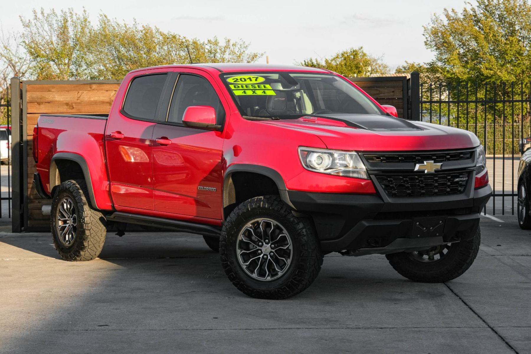 2017 RED Chevrolet Colorado ZR2 Crew Cab 4WD Short Box (1GCPTEE1XH1) with an 2.8L L4 DOHC 16V TURBO DIESEL engine, 6-Speed Automatic transmission, located at 2401 E Main St., Grand Prairie, TX, 75050, (972) 262-4440, 32.748981, -96.969643 - Photo #3