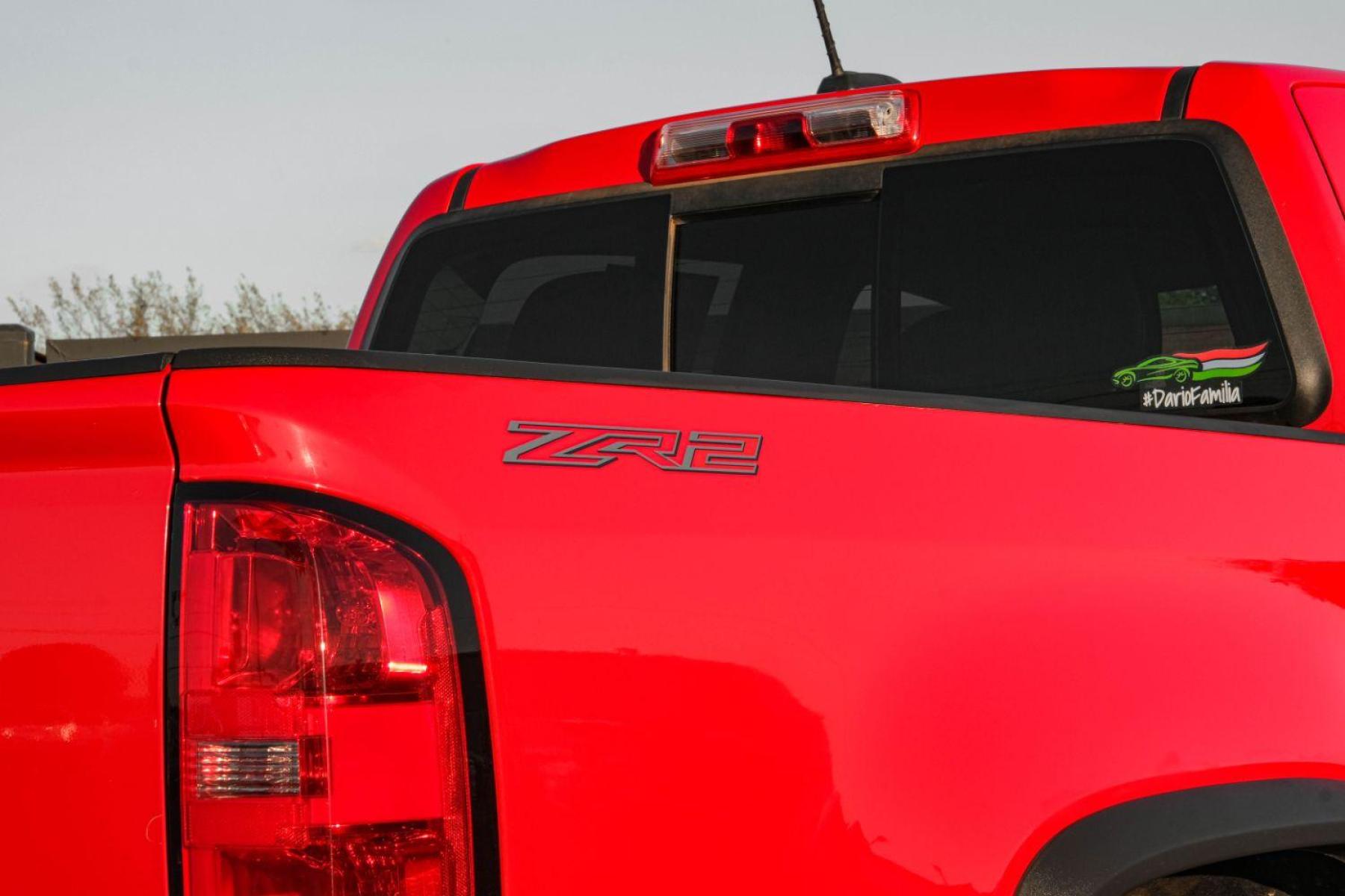 2017 RED Chevrolet Colorado ZR2 Crew Cab 4WD Short Box (1GCPTEE1XH1) with an 2.8L L4 DOHC 16V TURBO DIESEL engine, 6-Speed Automatic transmission, located at 2401 E Main St., Grand Prairie, TX, 75050, (972) 262-4440, 32.748981, -96.969643 - Photo #53