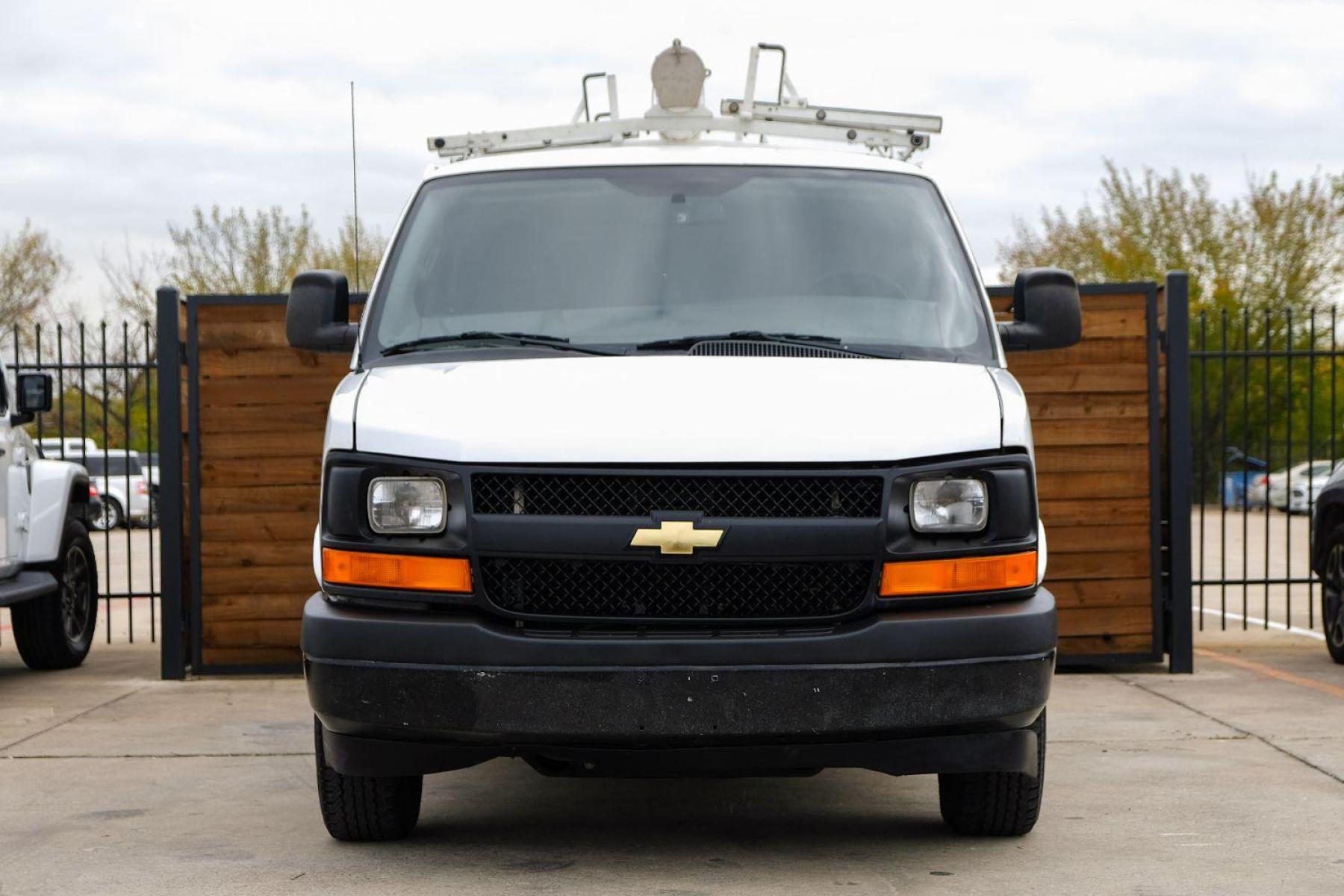 2017 WHITE Chevrolet Express 2500 Cargo (1GCWGAFF9H1) with an 4.8L V8 FFV engine, 6-Speed Automatic transmission, located at 2401 E Main St., Grand Prairie, TX, 75050, (972) 262-4440, 32.748981, -96.969643 - Photo #2