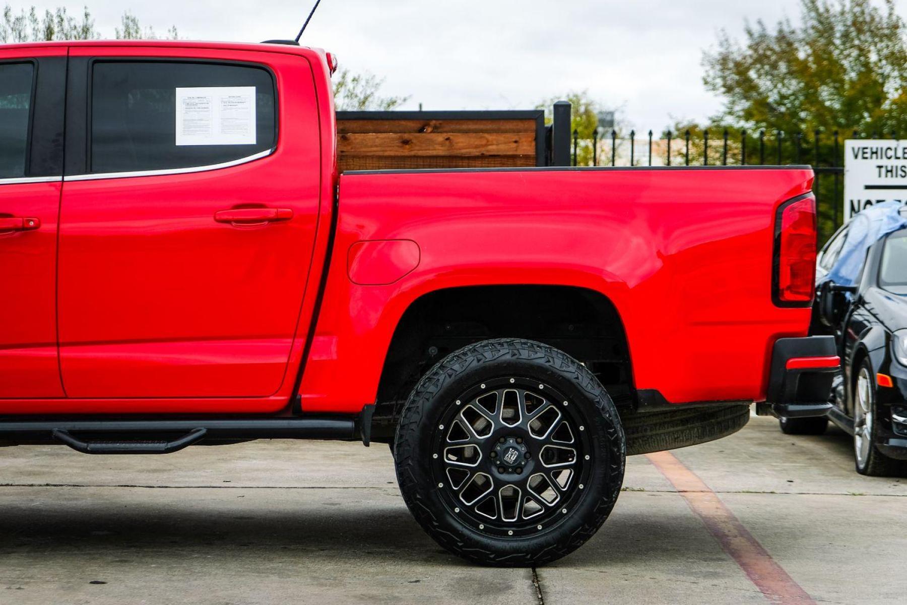 2017 RED Chevrolet Colorado Work Truck Crew Cab 2WD Short Box (1GCGSBENXH1) with an 3.6L V6 DOHC 24V GAS engine, 6-Speed Automatic transmission, located at 2401 E Main St., Grand Prairie, TX, 75050, (972) 262-4440, 32.748981, -96.969643 - Photo #10