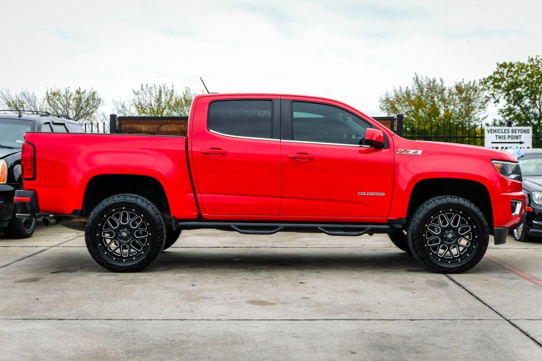 2017 RED Chevrolet Colorado Work Truck Crew Cab 2WD Short Box (1GCGSBENXH1) with an 3.6L V6 DOHC 24V GAS engine, 6-Speed Automatic transmission, located at 2401 E Main St., Grand Prairie, TX, 75050, (972) 262-4440, 32.748981, -96.969643 - Photo #4