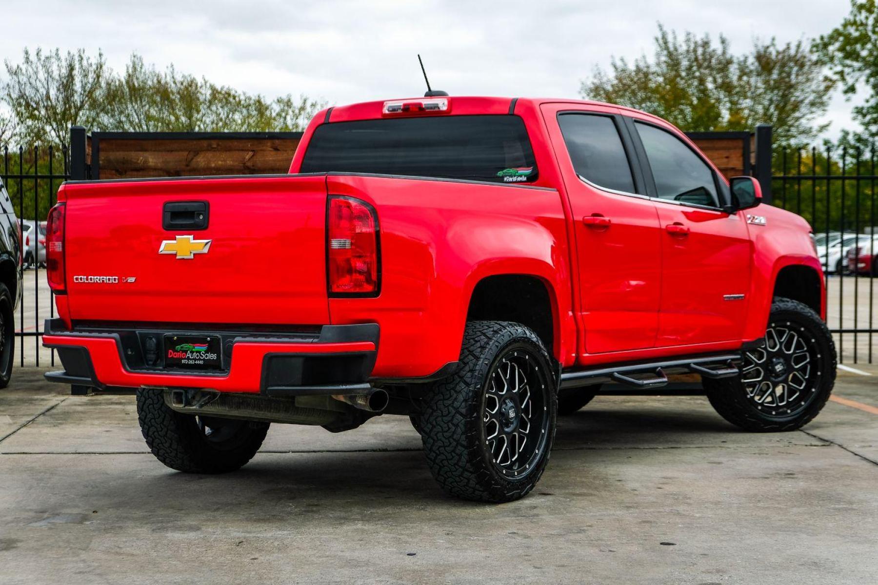2017 RED Chevrolet Colorado Work Truck Crew Cab 2WD Short Box (1GCGSBENXH1) with an 3.6L V6 DOHC 24V GAS engine, 6-Speed Automatic transmission, located at 2401 E Main St., Grand Prairie, TX, 75050, (972) 262-4440, 32.748981, -96.969643 - Photo #5