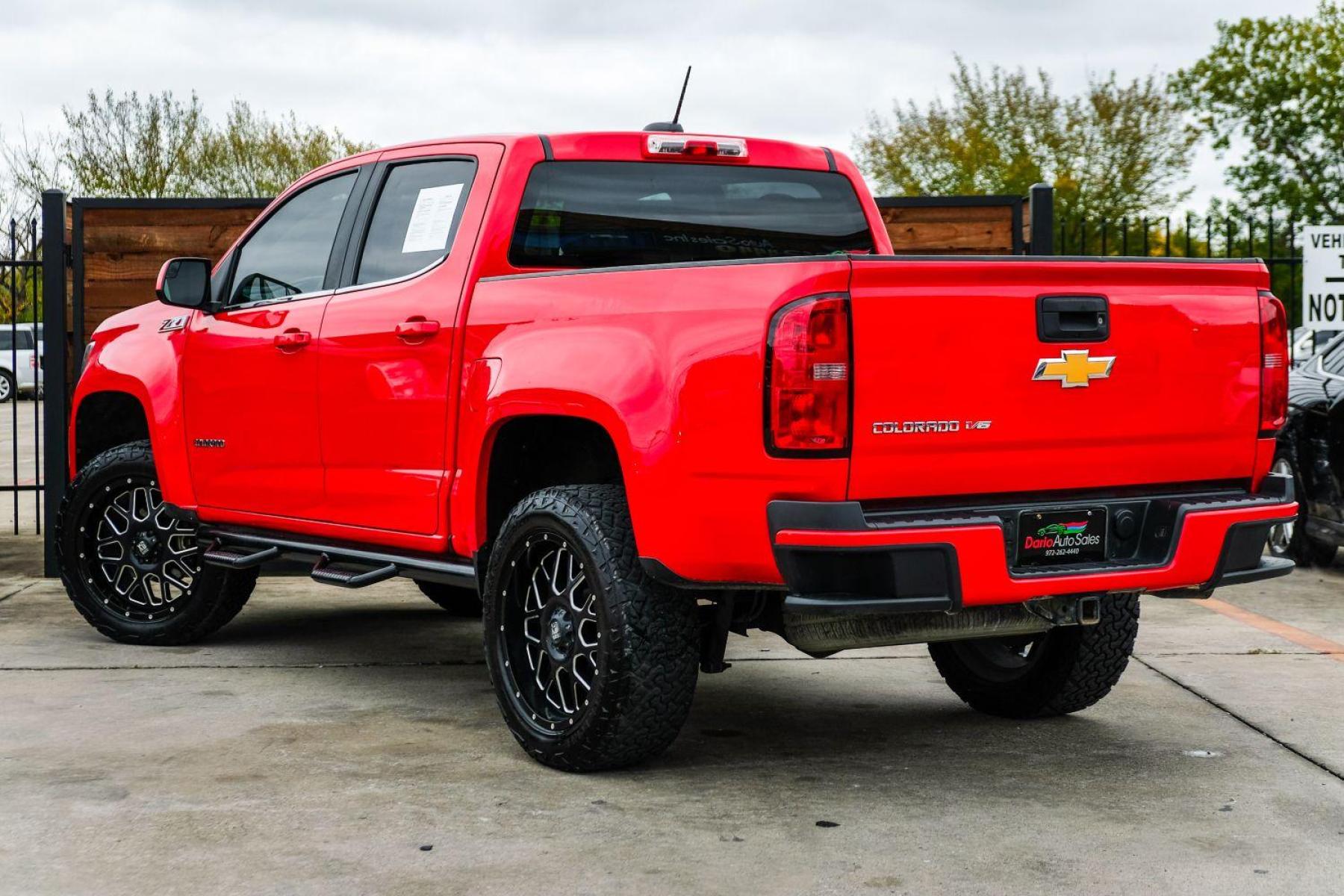 2017 RED Chevrolet Colorado Work Truck Crew Cab 2WD Short Box (1GCGSBENXH1) with an 3.6L V6 DOHC 24V GAS engine, 6-Speed Automatic transmission, located at 2401 E Main St., Grand Prairie, TX, 75050, (972) 262-4440, 32.748981, -96.969643 - Photo #7