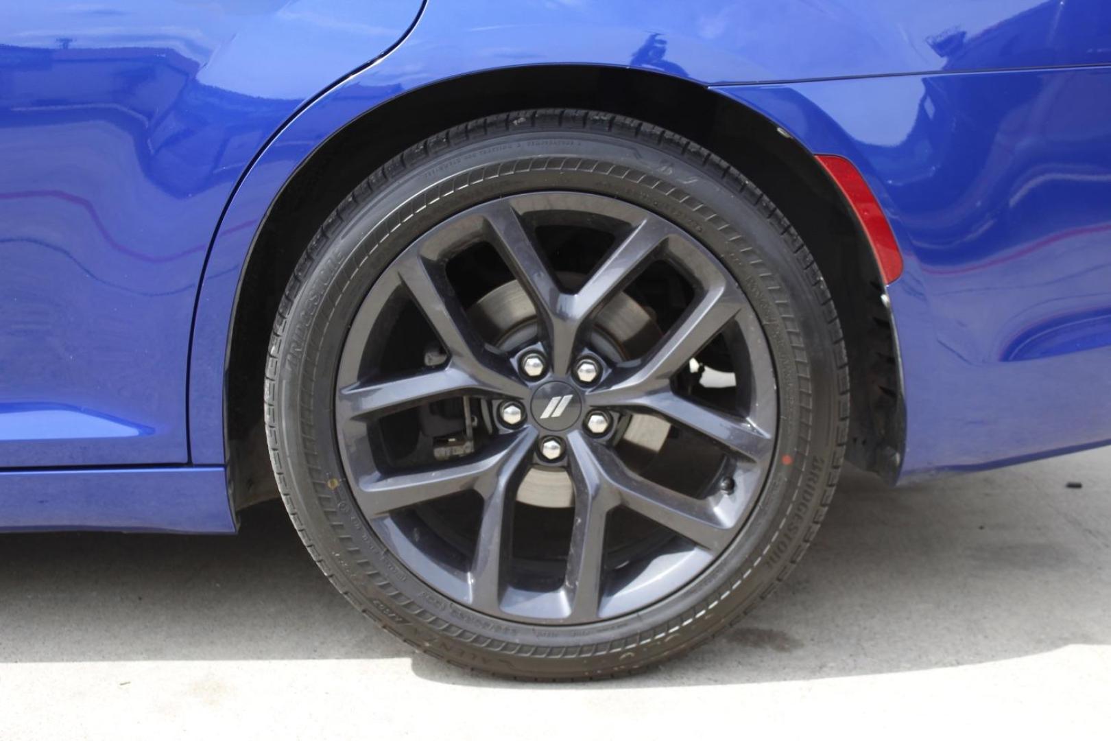 2019 Ocean Blue Metallic Clear Coat Chrysler 300 Touring (2C3CCAAG0KH) with an 3.6L V6 SOHC 24V engine, 8-Speed Automatic transmission, located at 2401 E Main St., Grand Prairie, TX, 75050, (972) 262-4440, 32.748981, -96.969643 - Photo#4
