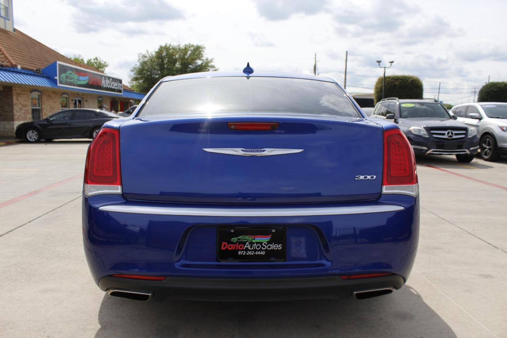 2019 Ocean Blue Metallic Clear Coat Chrysler 300 Touring (2C3CCAAG0KH) with an 3.6L V6 SOHC 24V engine, 8-Speed Automatic transmission, located at 2401 E Main St., Grand Prairie, TX, 75050, (972) 262-4440, 32.748981, -96.969643 - Photo#5