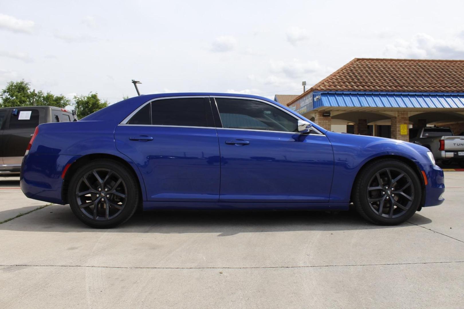 2019 Ocean Blue Metallic Clear Coat Chrysler 300 Touring (2C3CCAAG0KH) with an 3.6L V6 SOHC 24V engine, 8-Speed Automatic transmission, located at 2401 E Main St., Grand Prairie, TX, 75050, (972) 262-4440, 32.748981, -96.969643 - Photo#8