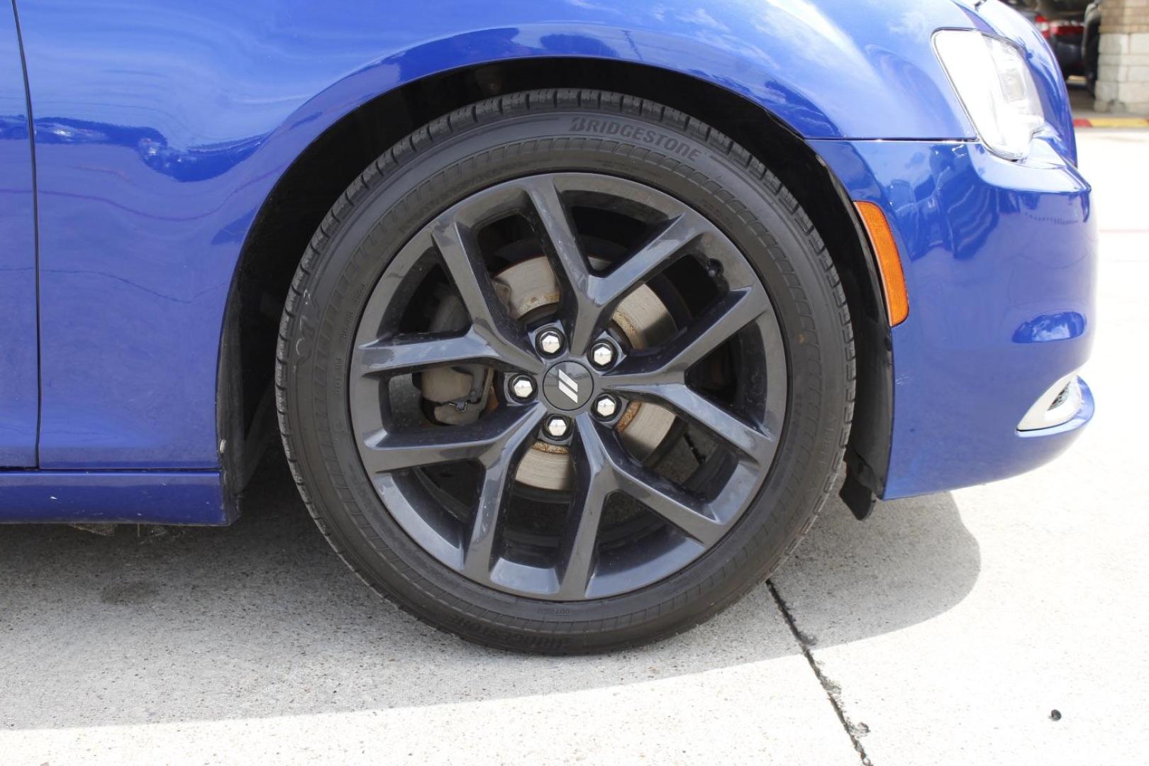 2019 Ocean Blue Metallic Clear Coat Chrysler 300 Touring (2C3CCAAG0KH) with an 3.6L V6 SOHC 24V engine, 8-Speed Automatic transmission, located at 2401 E Main St., Grand Prairie, TX, 75050, (972) 262-4440, 32.748981, -96.969643 - Photo#9