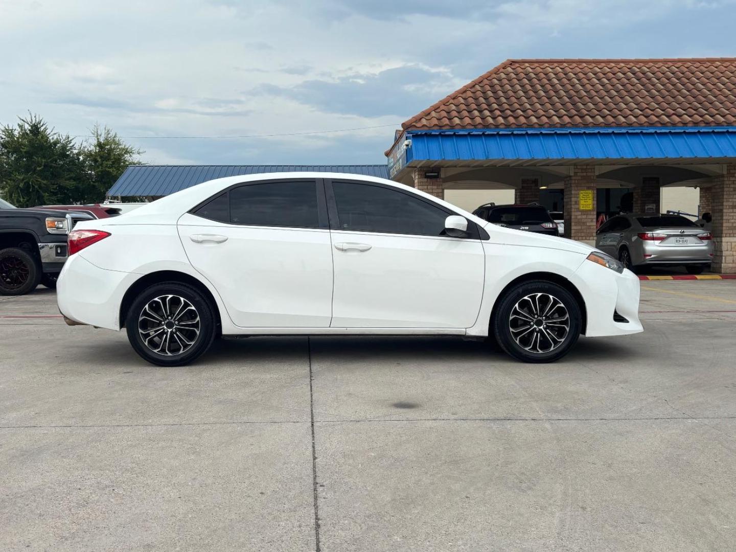2017 WHITE Toyota Corolla LE CVT (5YFBURHE3HP) with an 1.8L L4 DOHC 16V engine, Continuously Variabl transmission, located at 2401 E Main St., Grand Prairie, TX, 75050, (972) 262-4440, 32.748981, -96.969643 - Photo#11