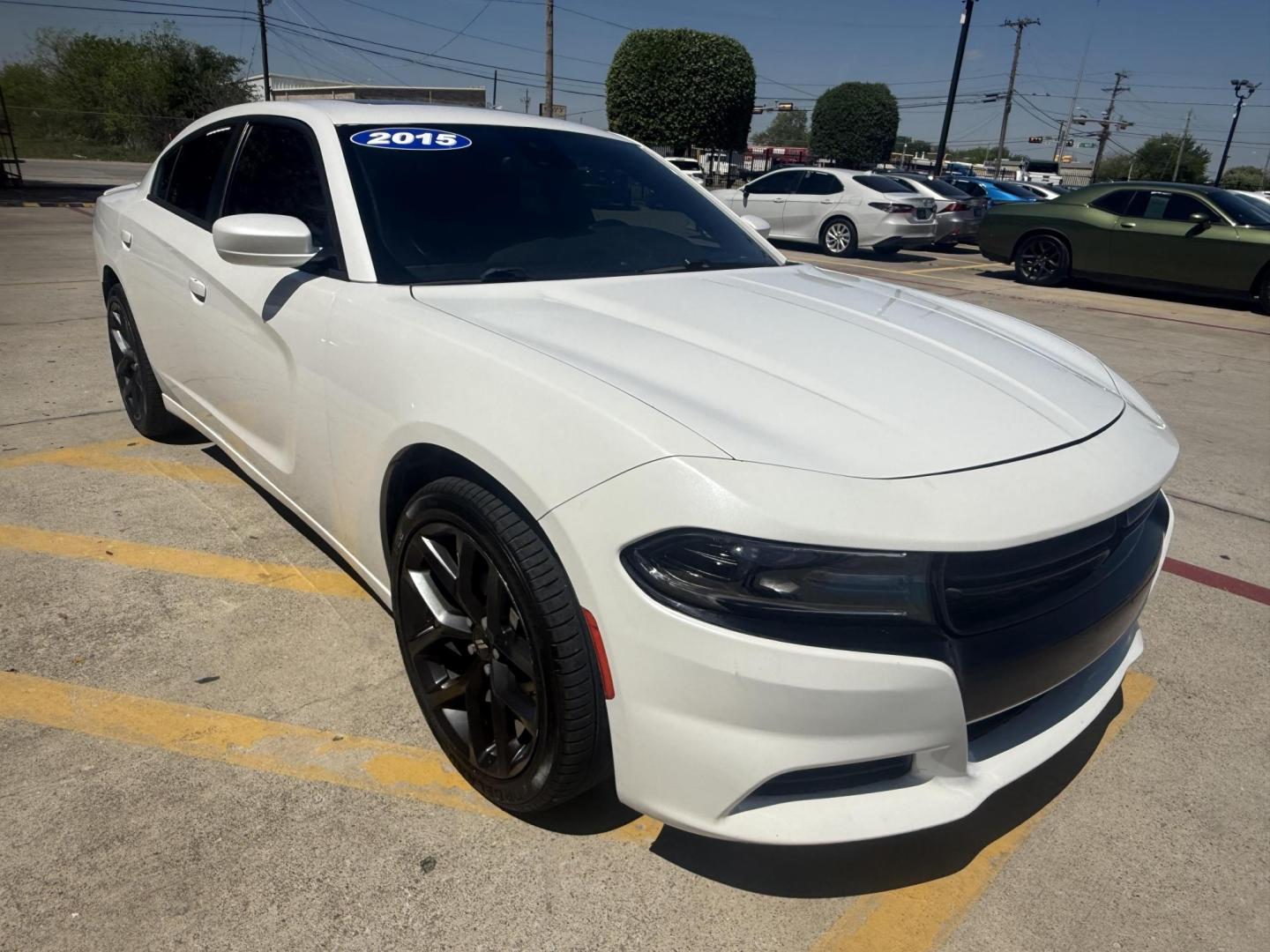 2015 White Dodge Charger (2C3CDXJG9FH) with an 3.6L V6 DOHC 24V engine, located at 2401 E Main St., Grand Prairie, TX, 75050, (972) 262-4440, 32.748981, -96.969643 - Photo#8
