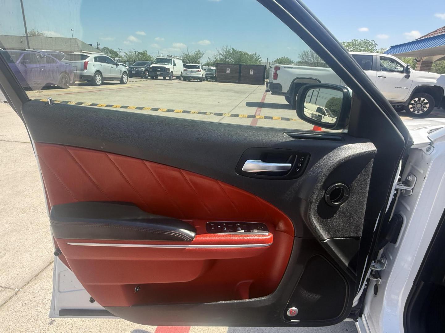 2015 White Dodge Charger (2C3CDXJG9FH) with an 3.6L V6 DOHC 24V engine, located at 2401 E Main St., Grand Prairie, TX, 75050, (972) 262-4440, 32.748981, -96.969643 - Photo#9