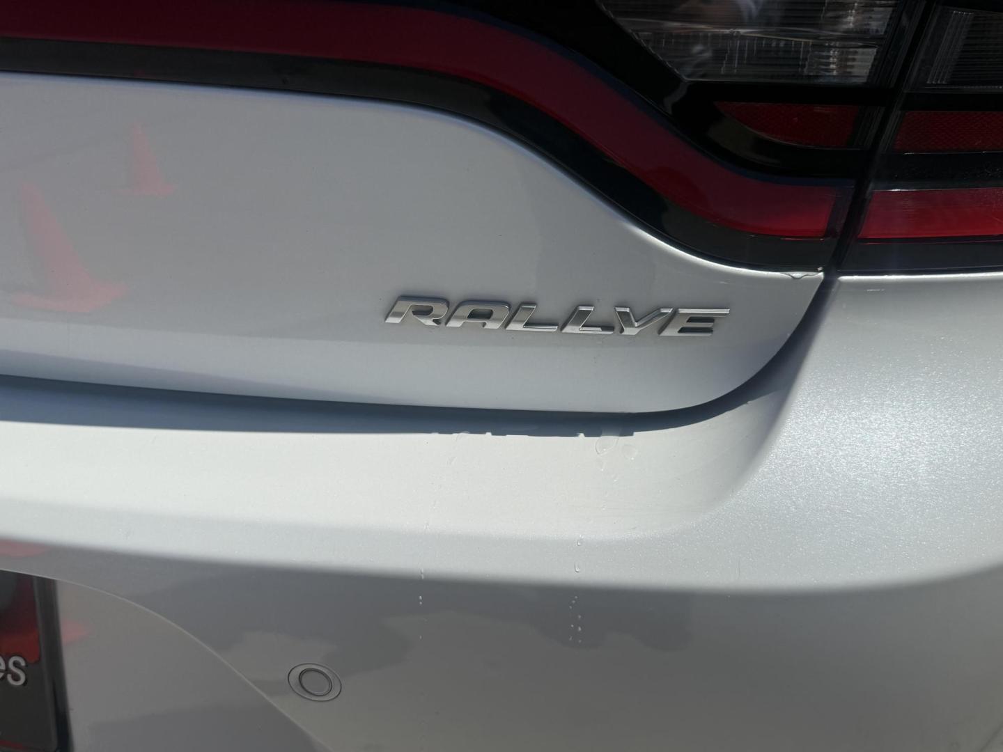 2015 White Dodge Charger (2C3CDXJG9FH) with an 3.6L V6 DOHC 24V engine, located at 2401 E Main St., Grand Prairie, TX, 75050, (972) 262-4440, 32.748981, -96.969643 - Photo#12