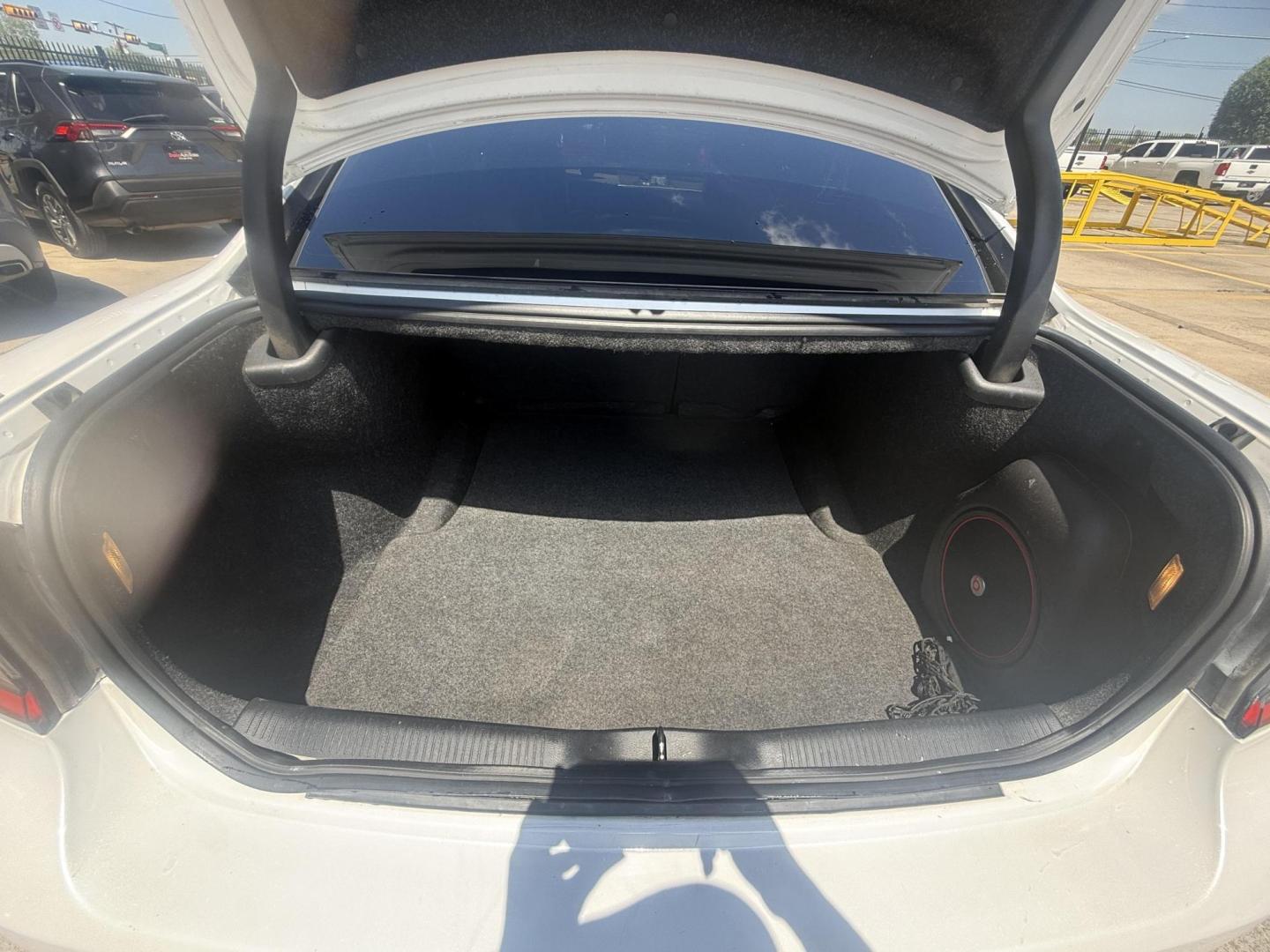 2015 White Dodge Charger (2C3CDXJG9FH) with an 3.6L V6 DOHC 24V engine, located at 2401 E Main St., Grand Prairie, TX, 75050, (972) 262-4440, 32.748981, -96.969643 - Photo#28