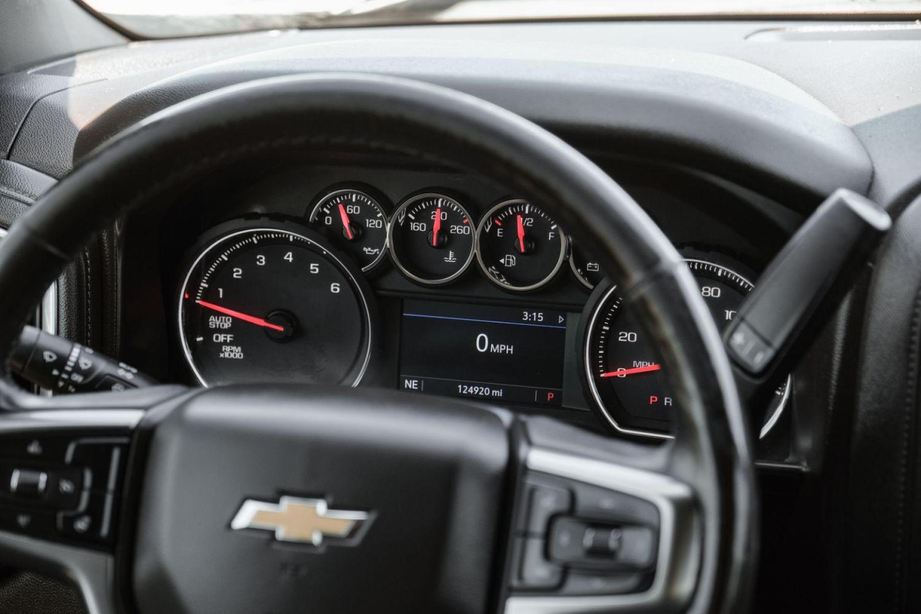 2019 BLACK Chevrolet Silverado 1500 LT Crew Cab 2WD (1GCPWCED0KZ) with an 5.3L V8 OHV 16V engine, 6-Speed Automatic transmission, located at 2401 E Main St., Grand Prairie, TX, 75050, (972) 262-4440, 32.748981, -96.969643 - Photo #21