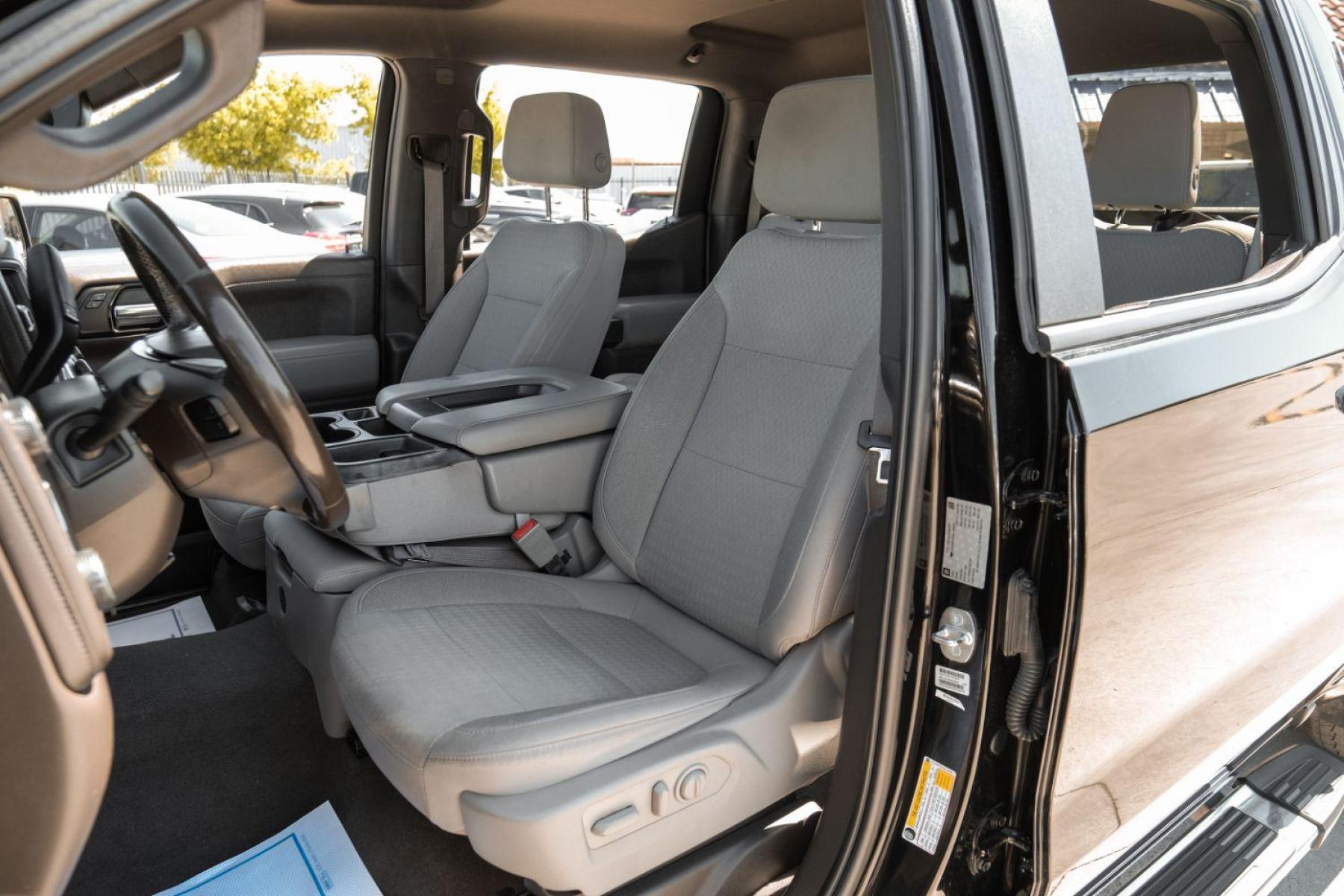 2019 BLACK Chevrolet Silverado 1500 LT Crew Cab 2WD (1GCPWCED0KZ) with an 5.3L V8 OHV 16V engine, 6-Speed Automatic transmission, located at 2401 E Main St., Grand Prairie, TX, 75050, (972) 262-4440, 32.748981, -96.969643 - Photo #3