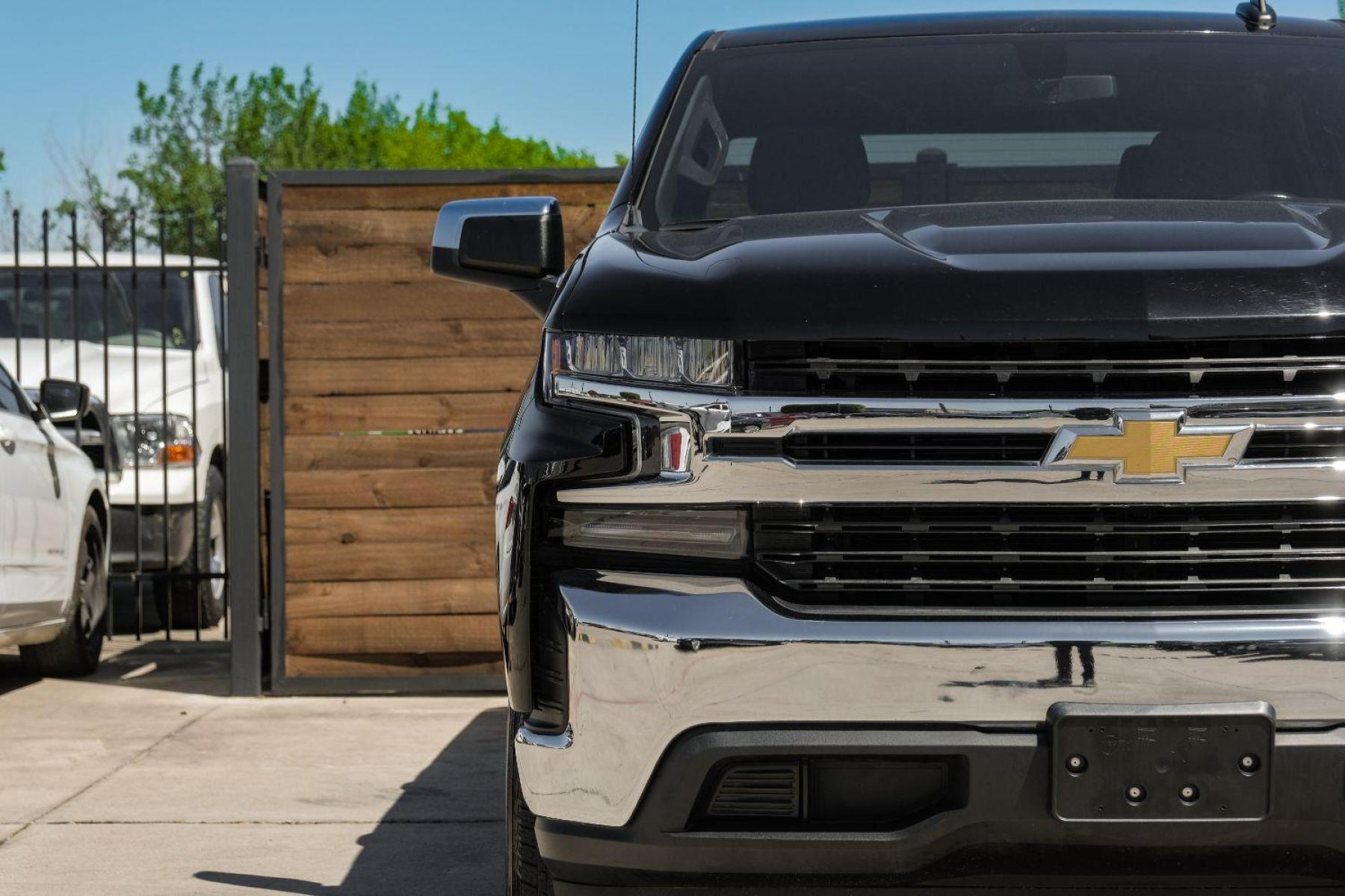 2019 BLACK Chevrolet Silverado 1500 LT Crew Cab 2WD (1GCPWCED0KZ) with an 5.3L V8 OHV 16V engine, 6-Speed Automatic transmission, located at 2401 E Main St., Grand Prairie, TX, 75050, (972) 262-4440, 32.748981, -96.969643 - Photo #46