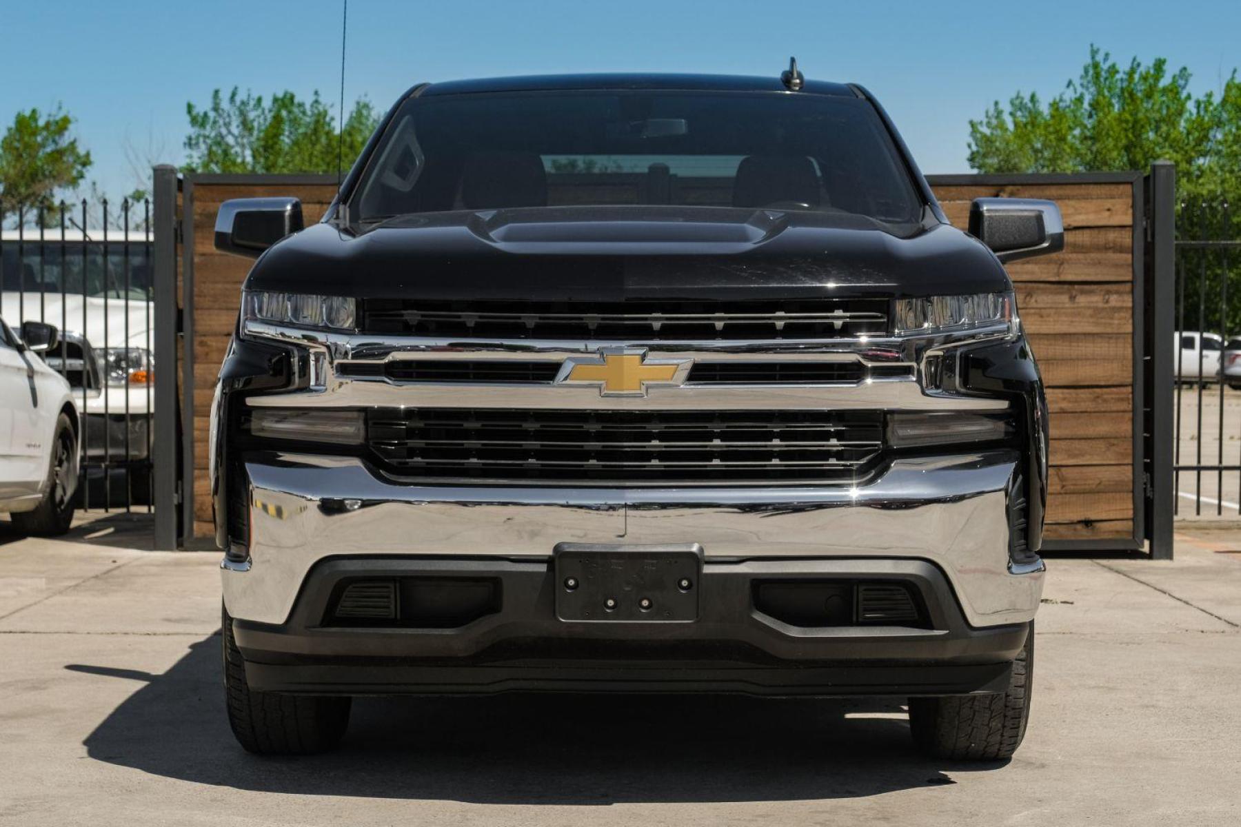 2019 BLACK Chevrolet Silverado 1500 LT Crew Cab 2WD (1GCPWCED0KZ) with an 5.3L V8 OHV 16V engine, 6-Speed Automatic transmission, located at 2401 E Main St., Grand Prairie, TX, 75050, (972) 262-4440, 32.748981, -96.969643 - Photo #4