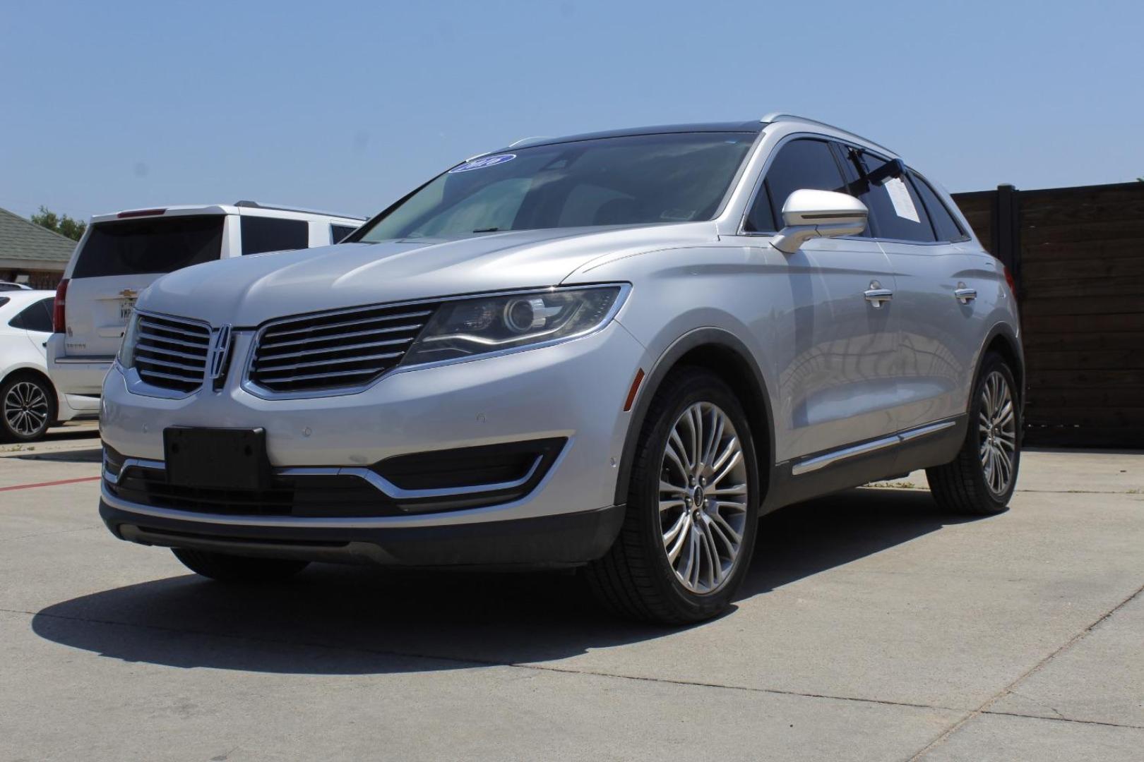 2016 Silver Lincoln MKX Reserve (2LMPJ6LR4GB) with an 3.7L V6 DOHC 24V engine, 6-Speed Automatic transmission, located at 2401 E Main St., Grand Prairie, TX, 75050, (972) 262-4440, 32.748981, -96.969643 - Photo#1