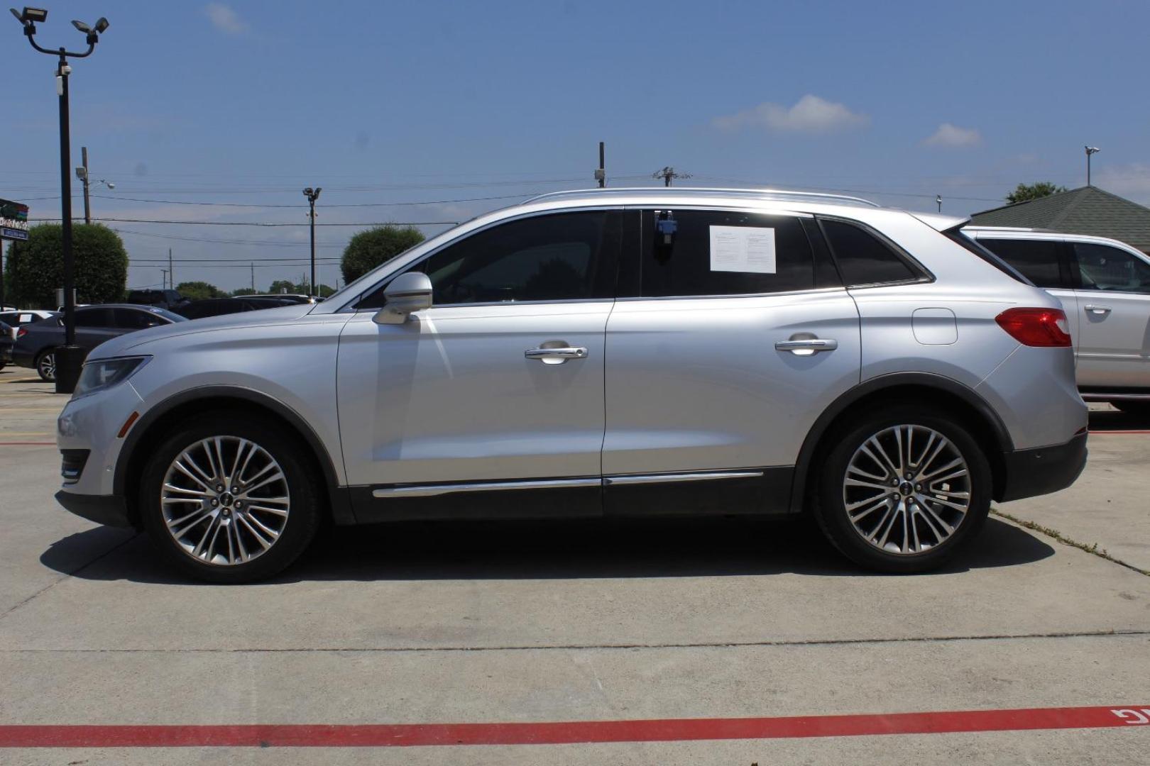 2016 Silver Lincoln MKX Reserve (2LMPJ6LR4GB) with an 3.7L V6 DOHC 24V engine, 6-Speed Automatic transmission, located at 2401 E Main St., Grand Prairie, TX, 75050, (972) 262-4440, 32.748981, -96.969643 - Photo#2