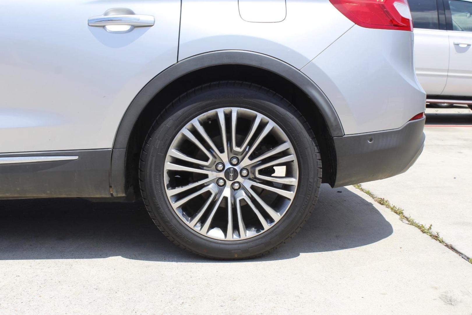 2016 Silver Lincoln MKX Reserve (2LMPJ6LR4GB) with an 3.7L V6 DOHC 24V engine, 6-Speed Automatic transmission, located at 2401 E Main St., Grand Prairie, TX, 75050, (972) 262-4440, 32.748981, -96.969643 - Photo#4