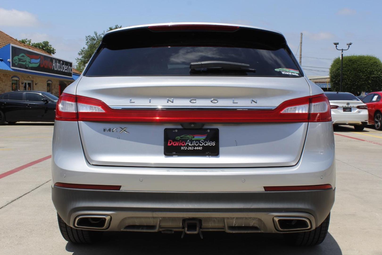 2016 Silver Lincoln MKX Reserve (2LMPJ6LR4GB) with an 3.7L V6 DOHC 24V engine, 6-Speed Automatic transmission, located at 2401 E Main St., Grand Prairie, TX, 75050, (972) 262-4440, 32.748981, -96.969643 - Photo#5