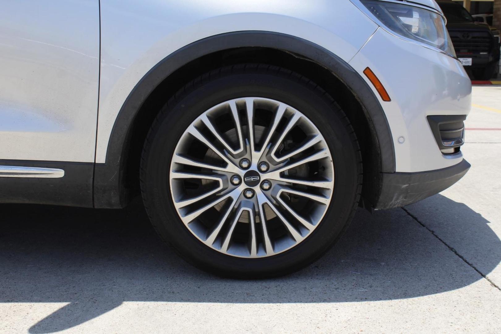 2016 Silver Lincoln MKX Reserve (2LMPJ6LR4GB) with an 3.7L V6 DOHC 24V engine, 6-Speed Automatic transmission, located at 2401 E Main St., Grand Prairie, TX, 75050, (972) 262-4440, 32.748981, -96.969643 - Photo#9