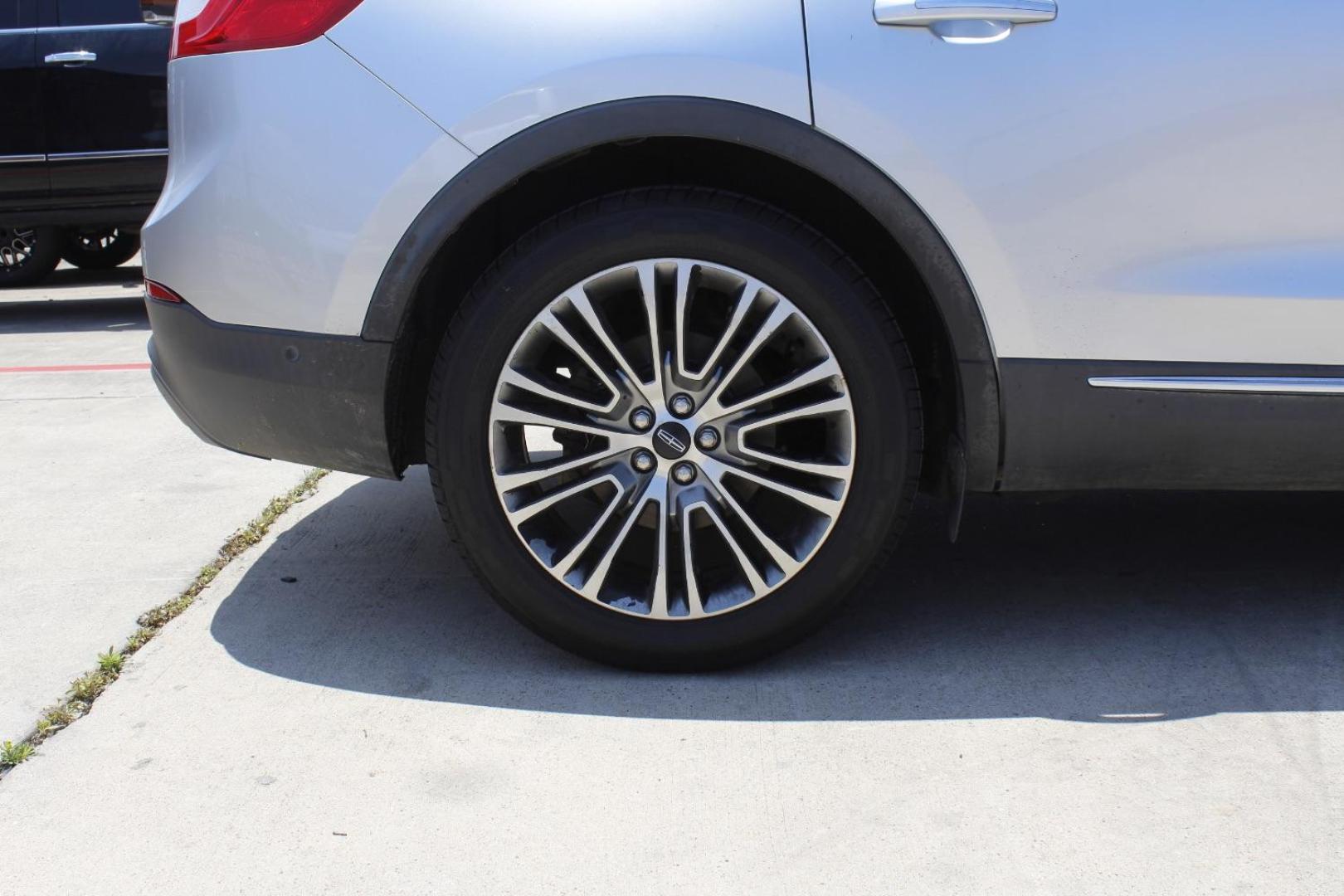 2016 Silver Lincoln MKX Reserve (2LMPJ6LR4GB) with an 3.7L V6 DOHC 24V engine, 6-Speed Automatic transmission, located at 2401 E Main St., Grand Prairie, TX, 75050, (972) 262-4440, 32.748981, -96.969643 - Photo#10