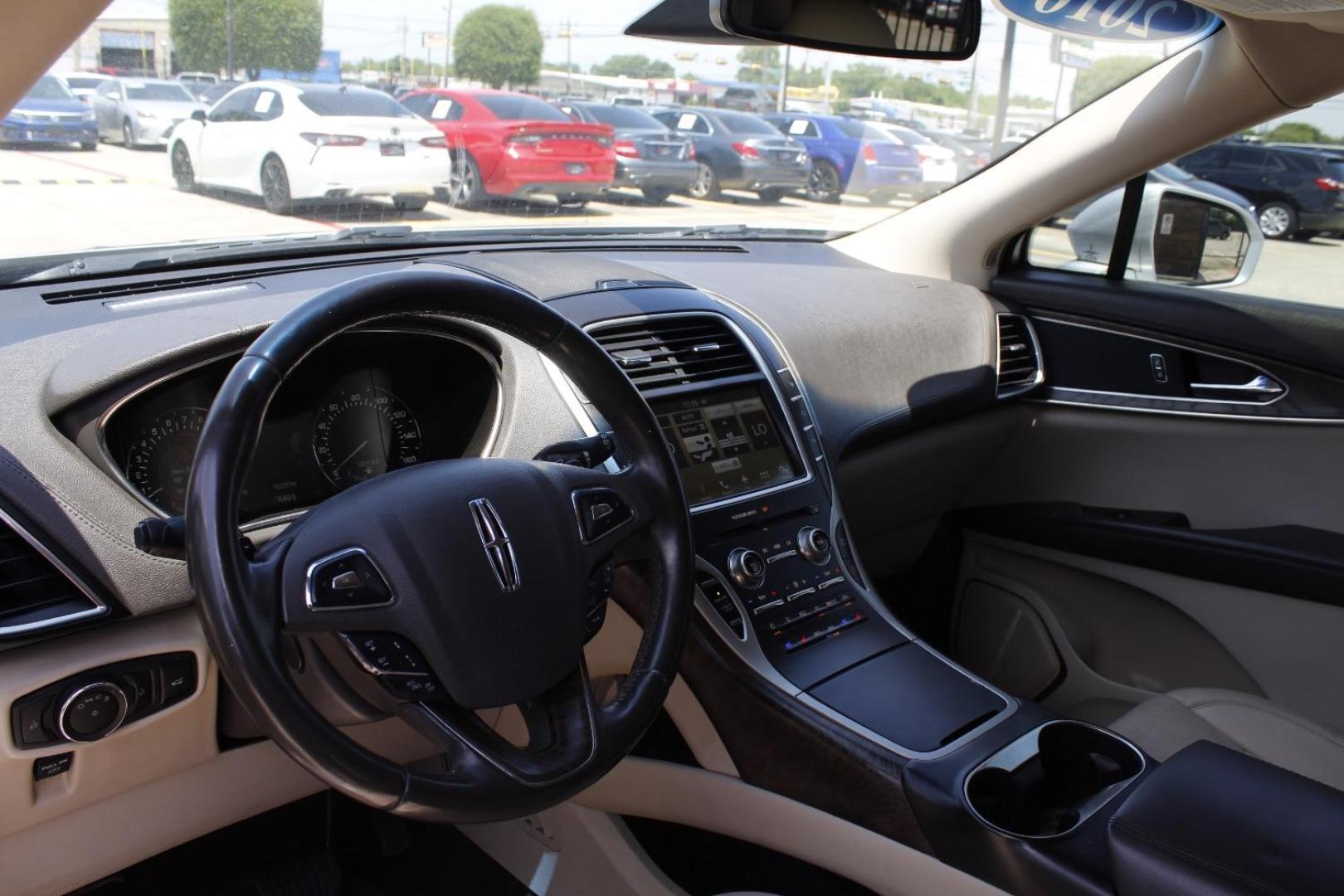 2016 Silver Lincoln MKX Reserve (2LMPJ6LR4GB) with an 3.7L V6 DOHC 24V engine, 6-Speed Automatic transmission, located at 2401 E Main St., Grand Prairie, TX, 75050, (972) 262-4440, 32.748981, -96.969643 - Photo#11