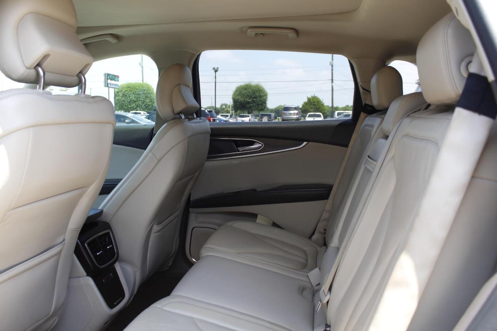2016 Silver Lincoln MKX Reserve (2LMPJ6LR4GB) with an 3.7L V6 DOHC 24V engine, 6-Speed Automatic transmission, located at 2401 E Main St., Grand Prairie, TX, 75050, (972) 262-4440, 32.748981, -96.969643 - Photo#12