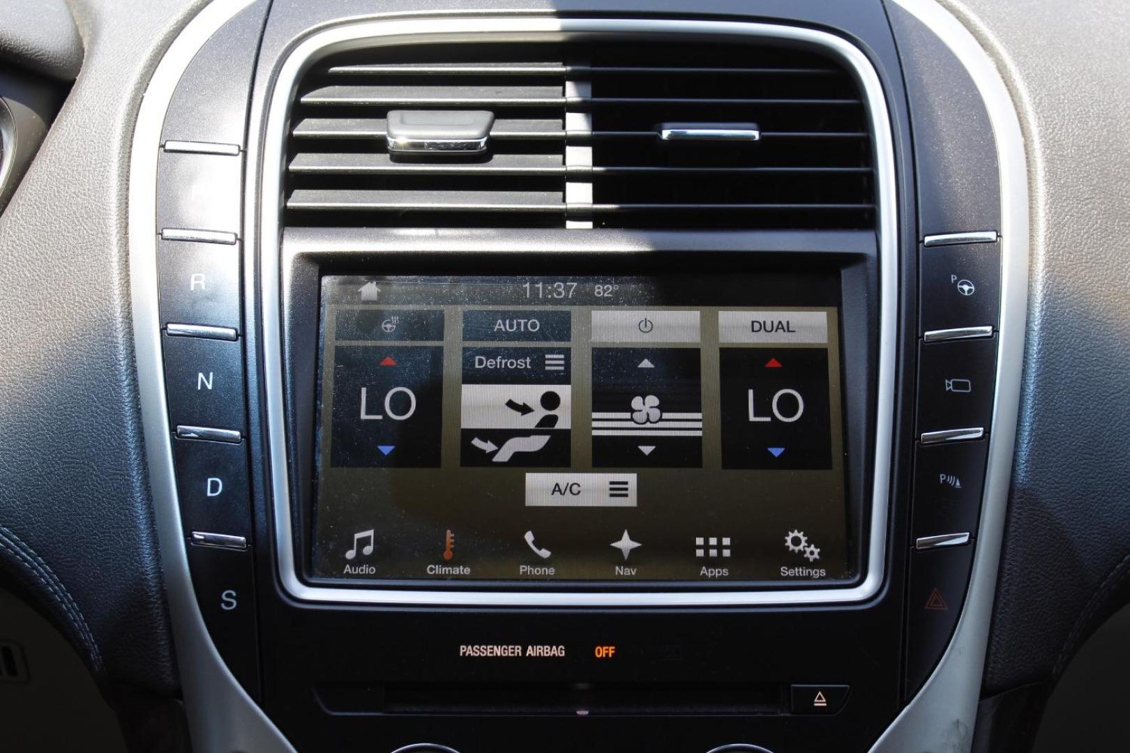 2016 Silver Lincoln MKX Reserve (2LMPJ6LR4GB) with an 3.7L V6 DOHC 24V engine, 6-Speed Automatic transmission, located at 2401 E Main St., Grand Prairie, TX, 75050, (972) 262-4440, 32.748981, -96.969643 - Photo#15