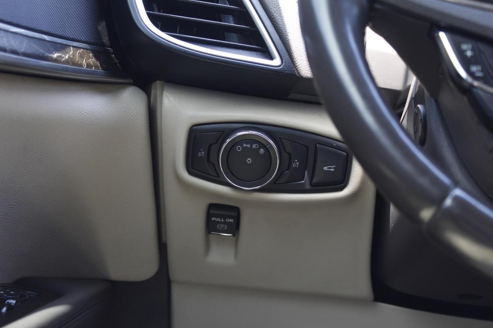 2016 Silver Lincoln MKX Reserve (2LMPJ6LR4GB) with an 3.7L V6 DOHC 24V engine, 6-Speed Automatic transmission, located at 2401 E Main St., Grand Prairie, TX, 75050, (972) 262-4440, 32.748981, -96.969643 - Photo#19