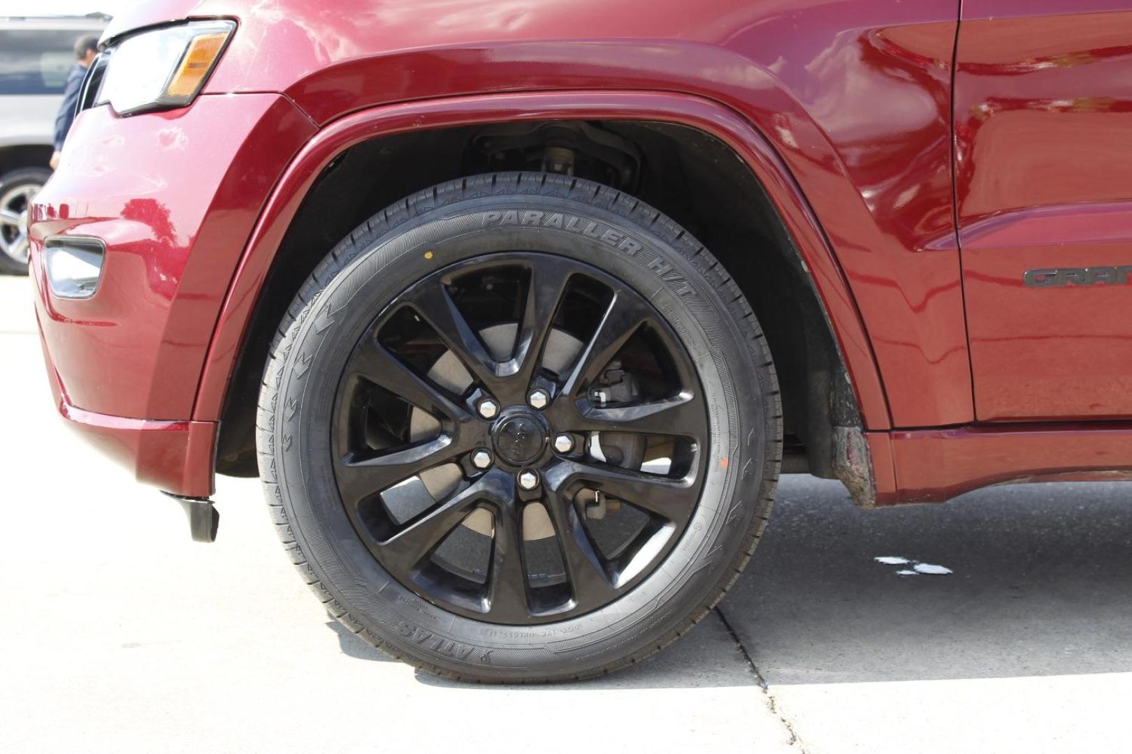 2017 RED Jeep Grand Cherokee Laredo 4WD (1C4RJFAG9HC) with an 3.6L V6 DOHC 24V engine, 8-Speed Automatic transmission, located at 2401 E Main St., Grand Prairie, TX, 75050, (972) 262-4440, 32.748981, -96.969643 - Photo#3