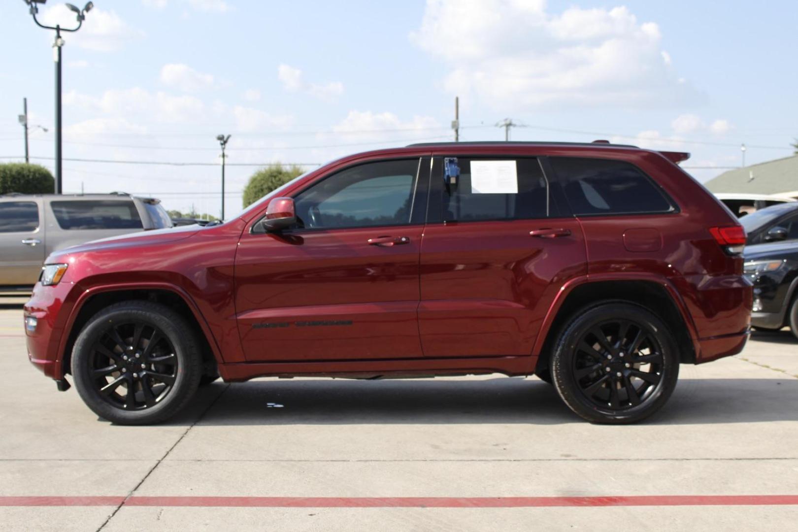 2017 RED Jeep Grand Cherokee Laredo 4WD (1C4RJFAG9HC) with an 3.6L V6 DOHC 24V engine, 8-Speed Automatic transmission, located at 2401 E Main St., Grand Prairie, TX, 75050, (972) 262-4440, 32.748981, -96.969643 - Photo#5