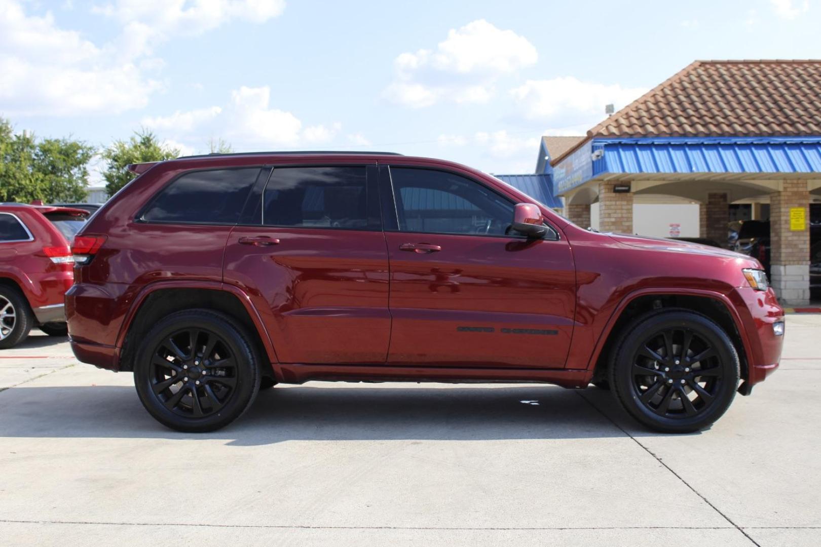 2017 RED Jeep Grand Cherokee Laredo 4WD (1C4RJFAG9HC) with an 3.6L V6 DOHC 24V engine, 8-Speed Automatic transmission, located at 2401 E Main St., Grand Prairie, TX, 75050, (972) 262-4440, 32.748981, -96.969643 - Photo#12