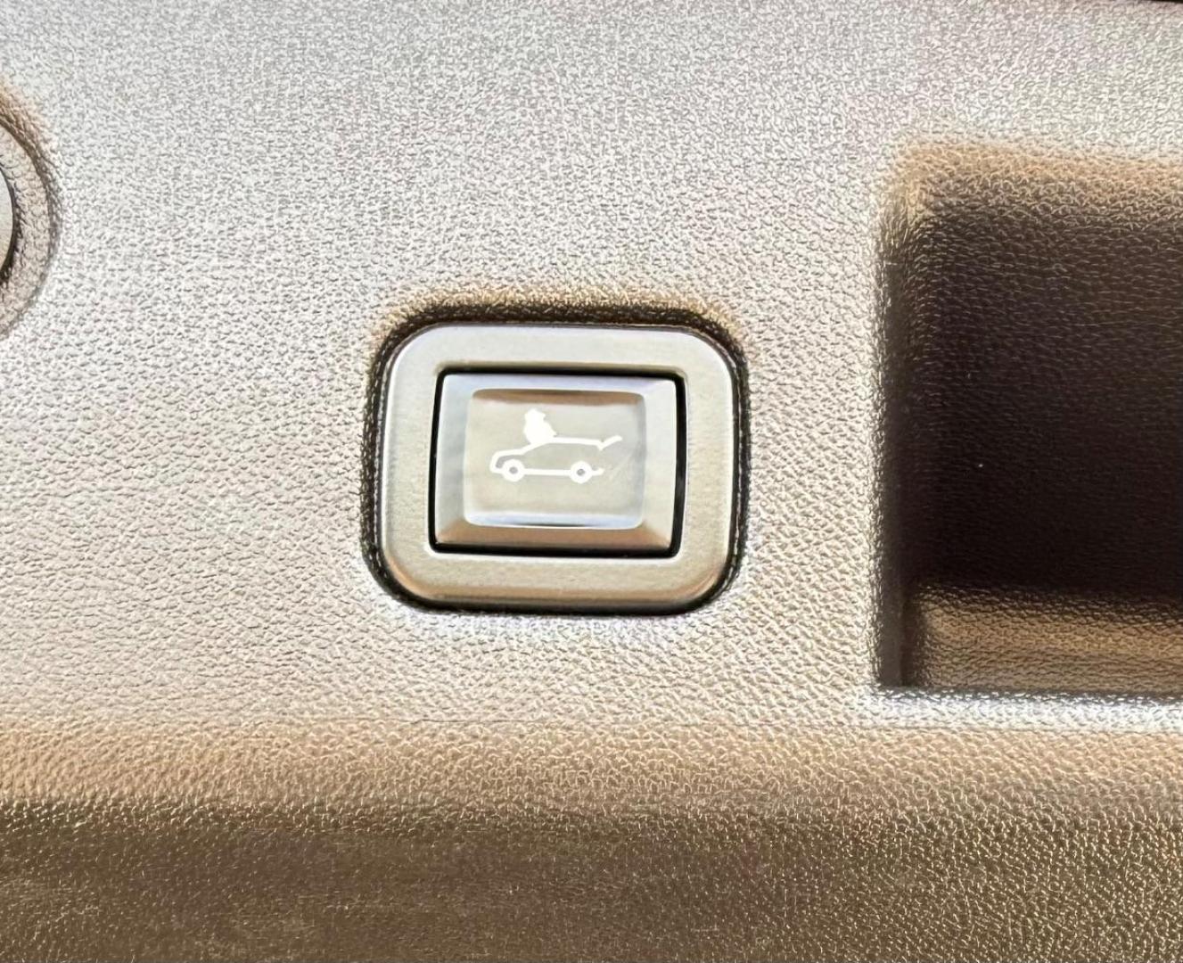 2020 BLACK Chevrolet Equinox LT 2WD (3GNAXKEV6LL) with an 1.5L L4 DOHC 16V TUR engine, 6-Speed Automatic transmission, located at 2401 E Main St., Grand Prairie, TX, 75050, (972) 262-4440, 32.748981, -96.969643 - Photo#31