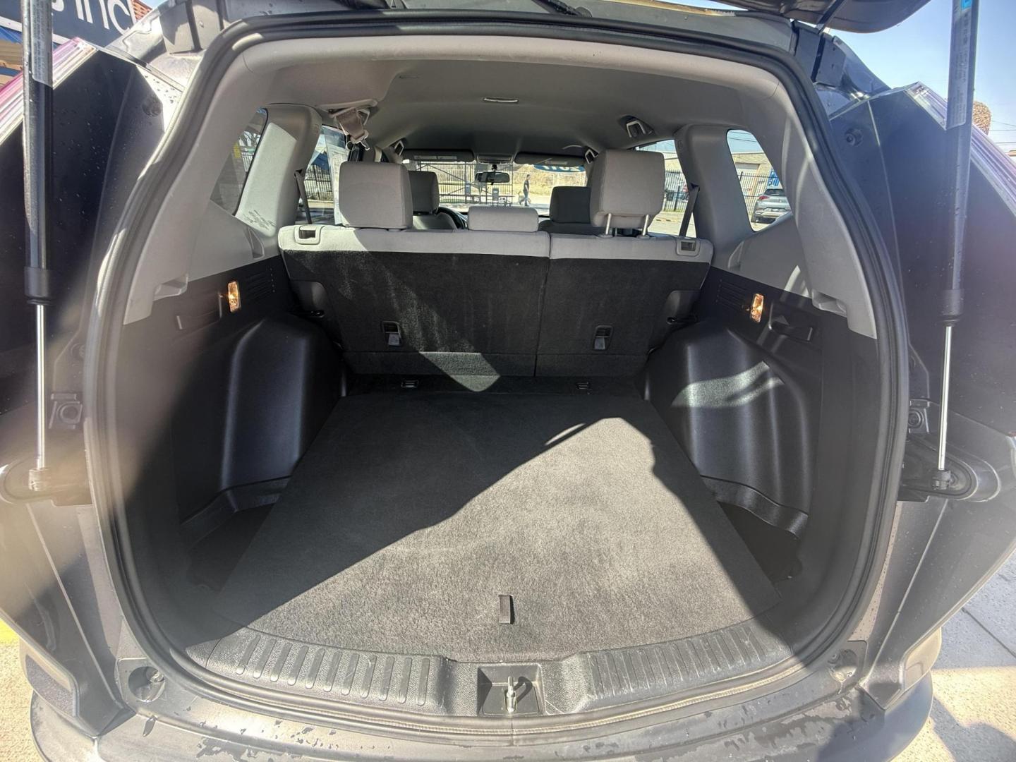 2017 Gray Honda Cr-V (2HKRW5H31HH) with an 2.4L L4 DOHC 16V engine, located at 2401 E Main St., Grand Prairie, TX, 75050, (972) 262-4440, 32.748981, -96.969643 - Photo#2