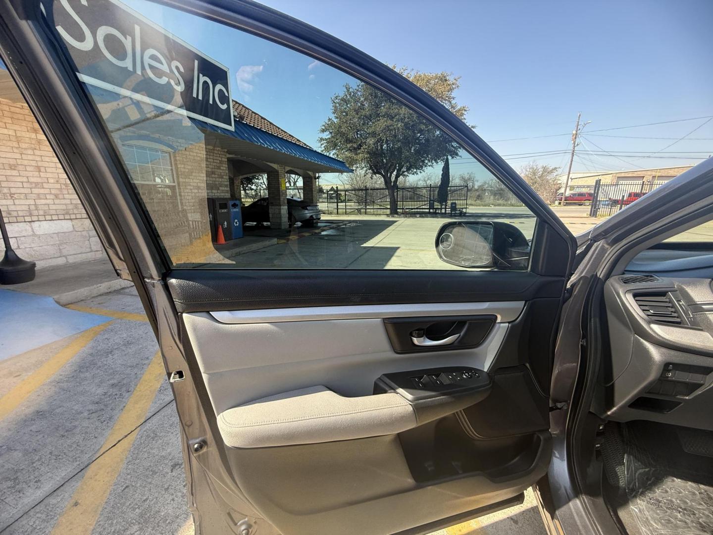 2017 Gray Honda Cr-V (2HKRW5H31HH) with an 2.4L L4 DOHC 16V engine, located at 2401 E Main St., Grand Prairie, TX, 75050, (972) 262-4440, 32.748981, -96.969643 - Photo#14