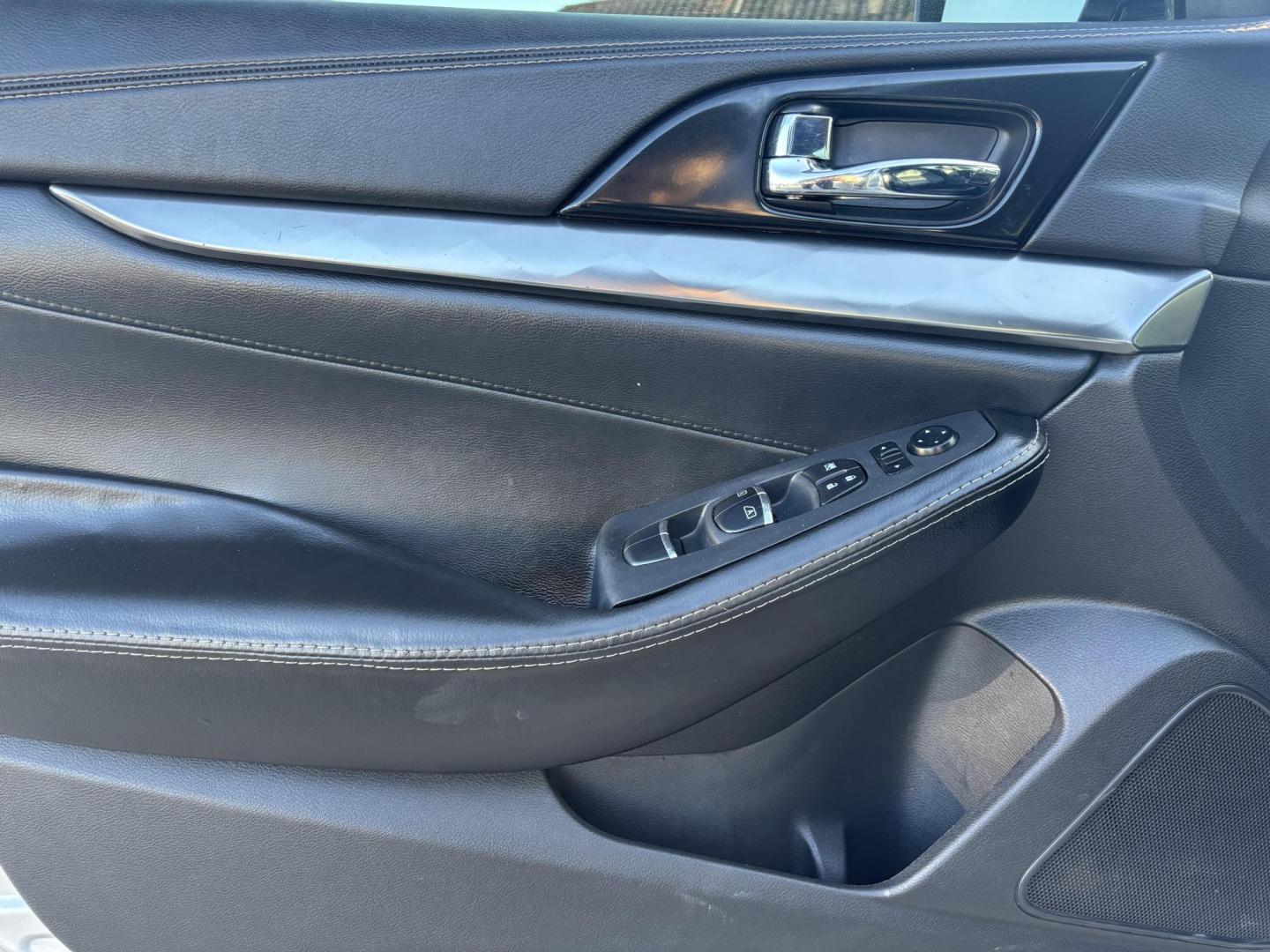 2019 Silver Nissan Maxima (1N4AA6AV8KC) with an 3.5L V6 DOHC 24V engine, located at 2401 E Main St., Grand Prairie, TX, 75050, (972) 262-4440, 32.748981, -96.969643 - Photo#2