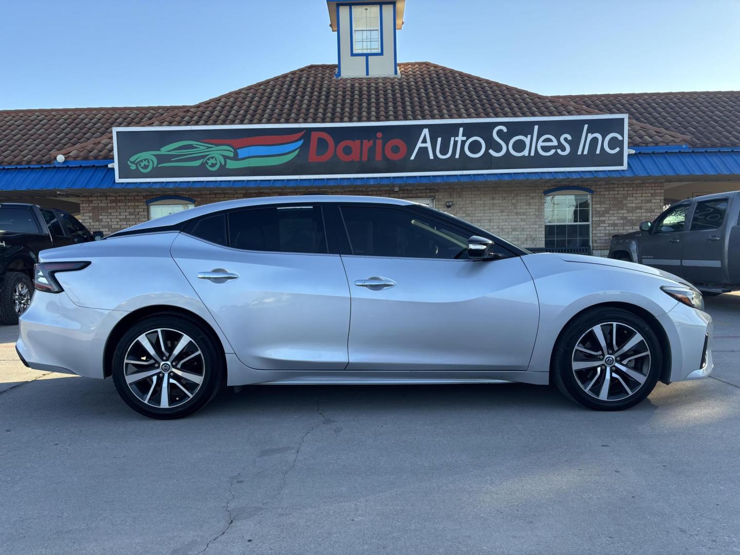 2019 Silver Nissan Maxima (1N4AA6AV8KC) with an 3.5L V6 DOHC 24V engine, located at 2401 E Main St., Grand Prairie, TX, 75050, (972) 262-4440, 32.748981, -96.969643 - Photo#18