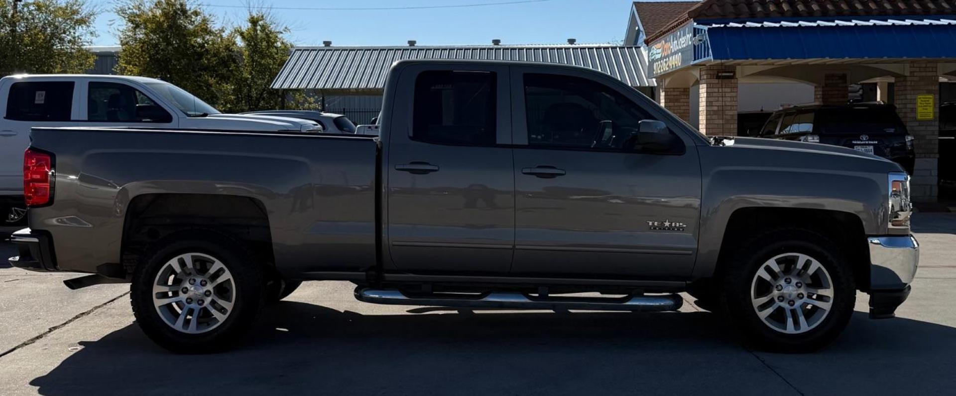2017 Brown Chevrolet Silverado 1500 LT Double Cab 2WD (1GCRCREH6HZ) with an 4.3L V6 OHV 12V engine, 6-Speed Automatic transmission, located at 2401 E Main St., Grand Prairie, TX, 75050, (972) 262-4440, 32.748981, -96.969643 - Photo#15