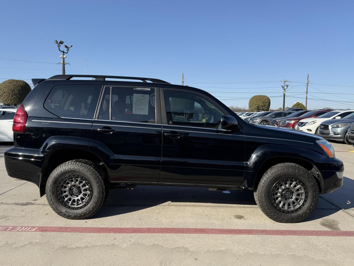 2007 Black Lexus Gx 470 (JTJBT20XX70) with an 4.7L V8 DOHC 32V engine, located at 2401 E Main St., Grand Prairie, TX, 75050, (972) 262-4440, 32.748981, -96.969643 - Photo#4