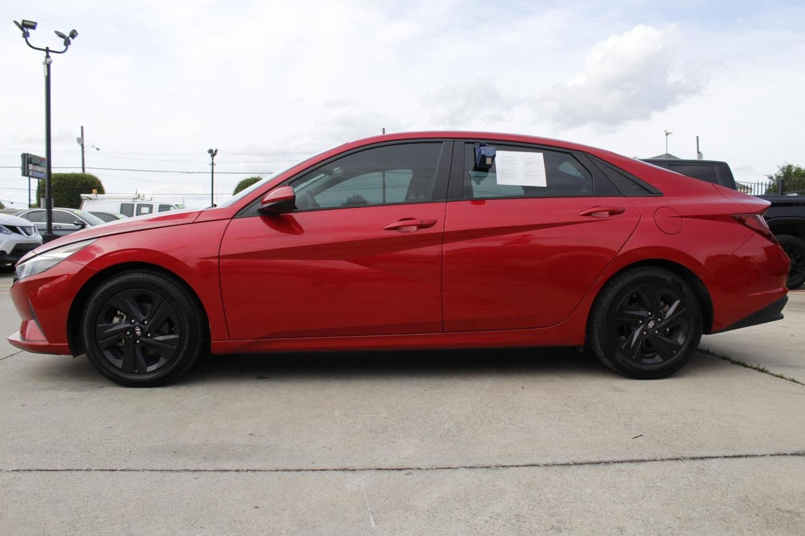 2021 red Hyundai Elantra SEL (5NPLM4AG7MH) with an 2.0L L4 DOHC 16V engine, 6-Speed Automatic transmission, located at 2401 E Main St., Grand Prairie, TX, 75050, (972) 262-4440, 32.748981, -96.969643 - Photo#2