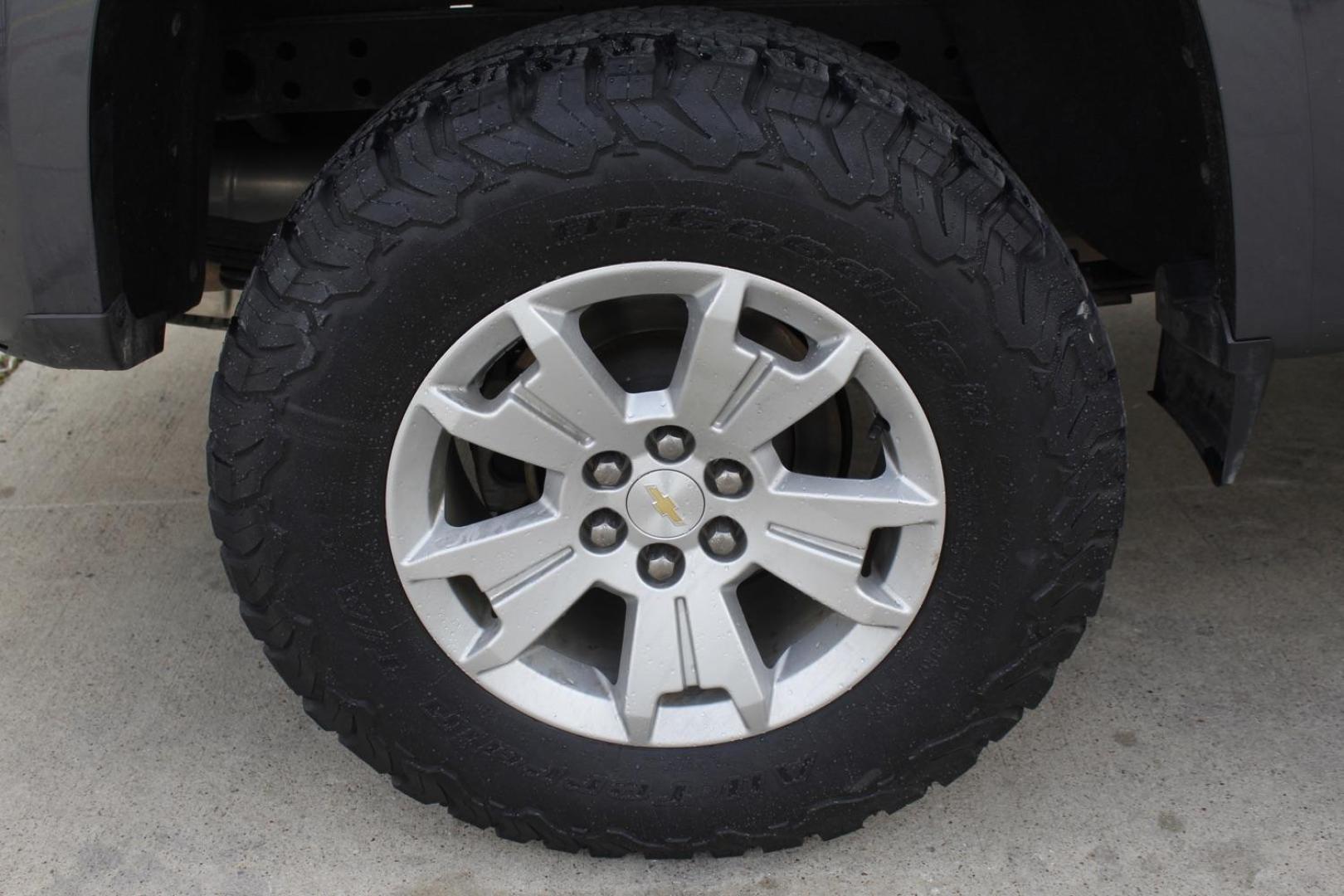 2016 GRAY Chevrolet Colorado LT Crew Cab 2WD Long Box (1GCGSCE34G1) with an 3.6L V6 DOHC 24V GAS engine, 6-Speed Automatic transmission, located at 2401 E Main St., Grand Prairie, TX, 75050, (972) 262-4440, 32.748981, -96.969643 - Photo#9