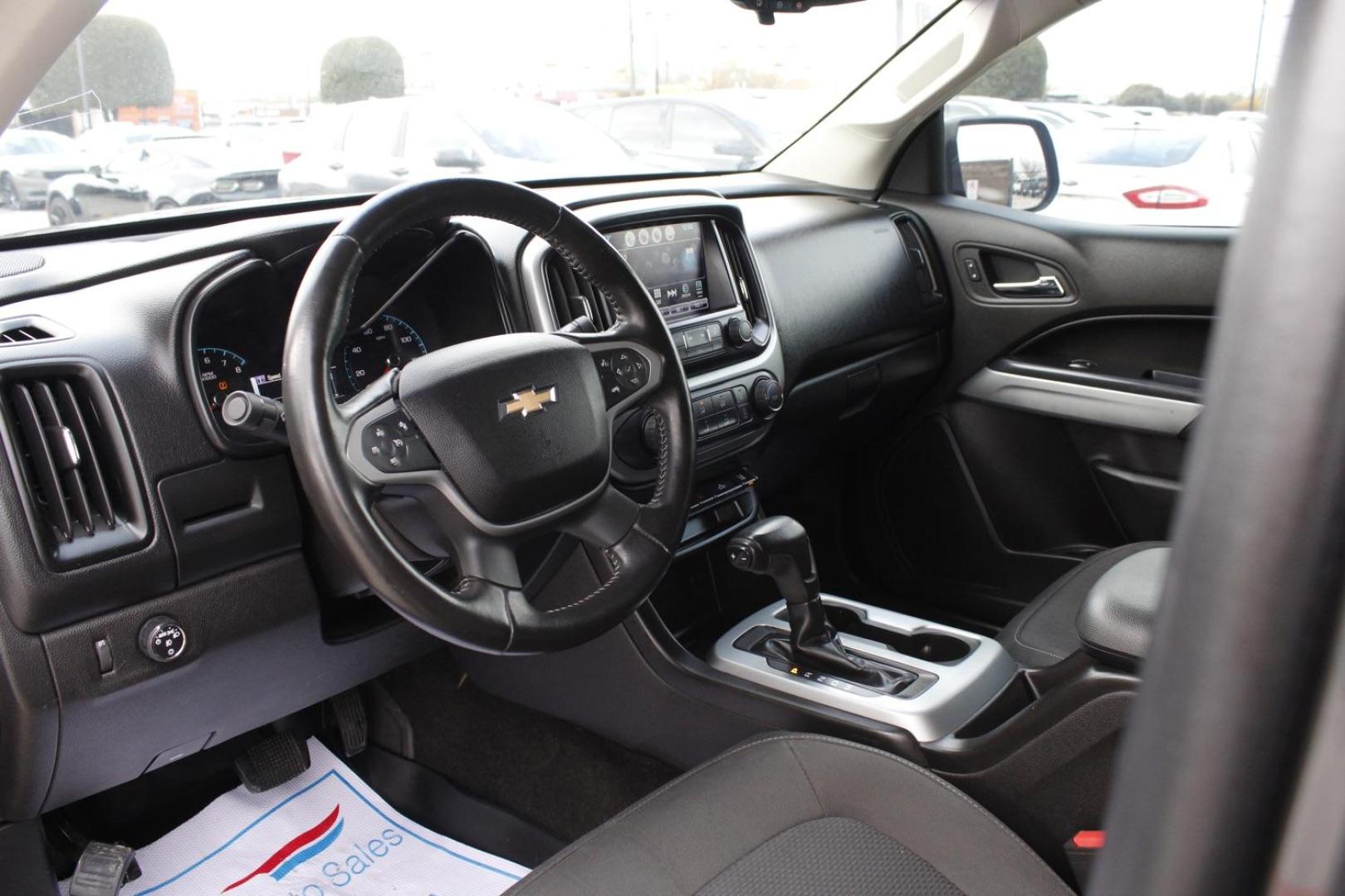 2016 GRAY Chevrolet Colorado LT Crew Cab 2WD Long Box (1GCGSCE34G1) with an 3.6L V6 DOHC 24V GAS engine, 6-Speed Automatic transmission, located at 2401 E Main St., Grand Prairie, TX, 75050, (972) 262-4440, 32.748981, -96.969643 - Photo#10