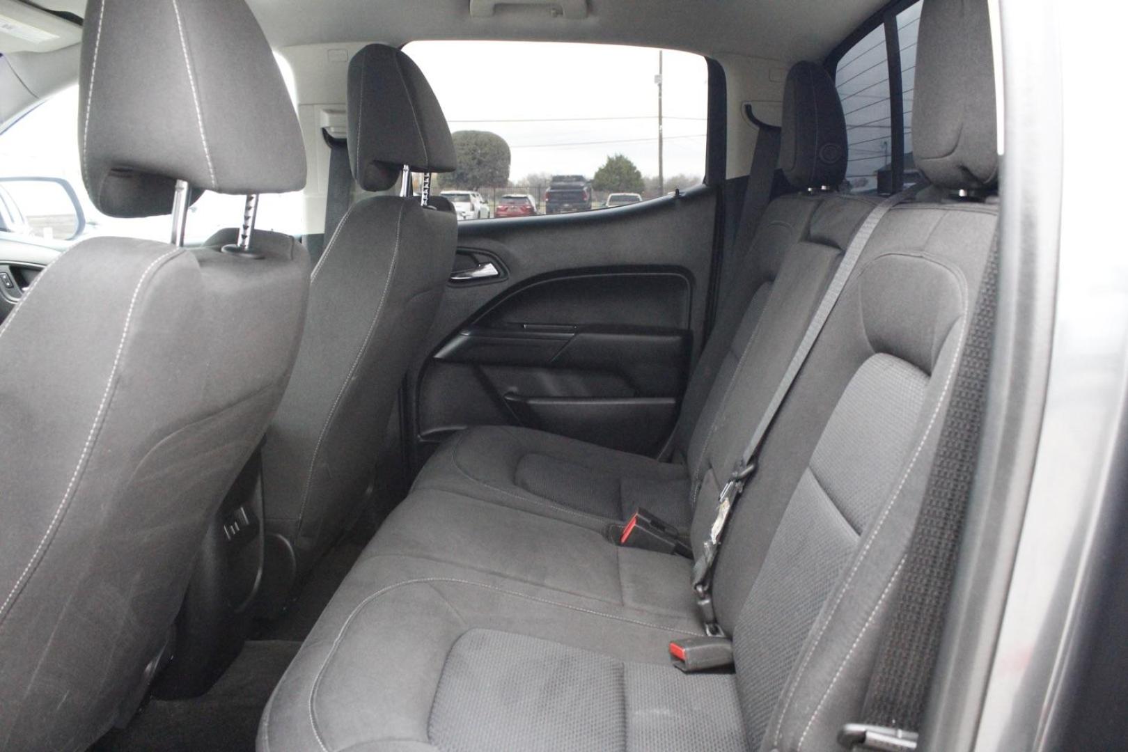 2016 GRAY Chevrolet Colorado LT Crew Cab 2WD Long Box (1GCGSCE34G1) with an 3.6L V6 DOHC 24V GAS engine, 6-Speed Automatic transmission, located at 2401 E Main St., Grand Prairie, TX, 75050, (972) 262-4440, 32.748981, -96.969643 - Photo#11
