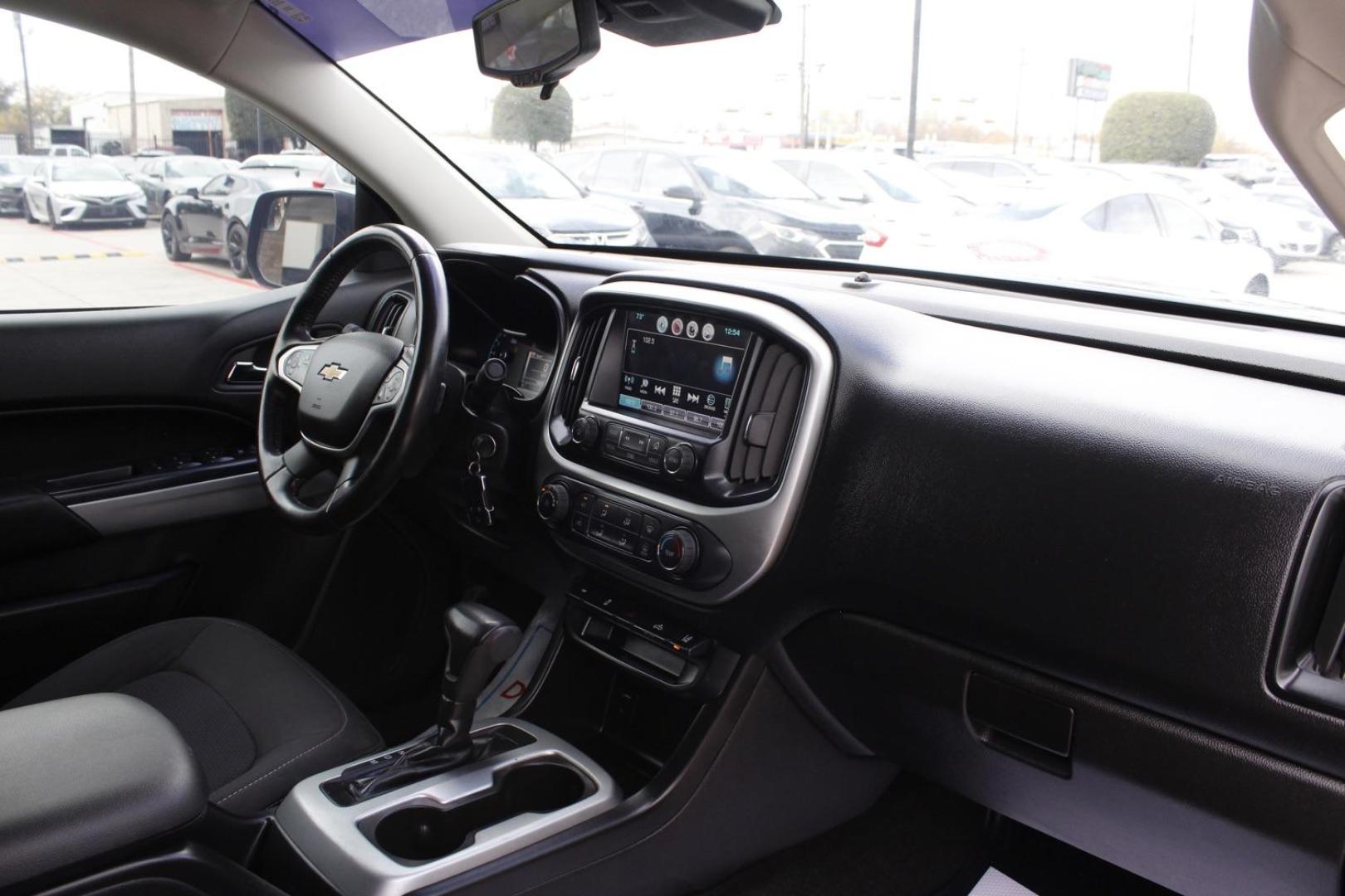 2016 GRAY Chevrolet Colorado LT Crew Cab 2WD Long Box (1GCGSCE34G1) with an 3.6L V6 DOHC 24V GAS engine, 6-Speed Automatic transmission, located at 2401 E Main St., Grand Prairie, TX, 75050, (972) 262-4440, 32.748981, -96.969643 - Photo#12