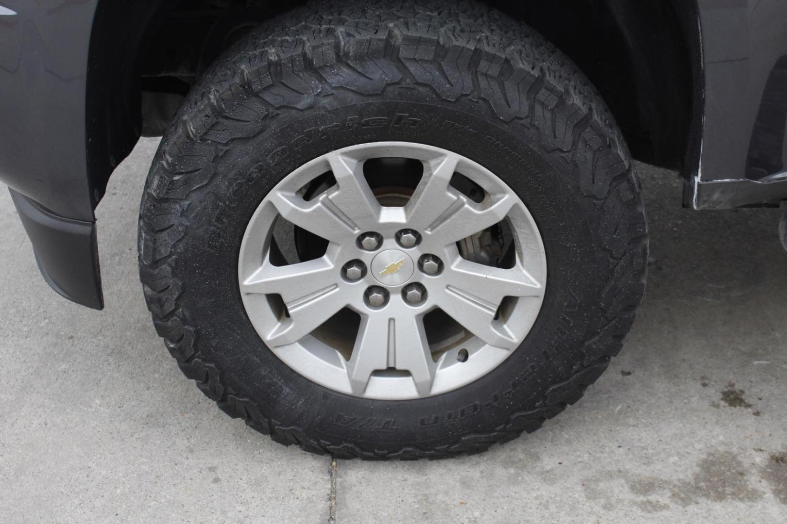 2016 GRAY Chevrolet Colorado LT Crew Cab 2WD Long Box (1GCGSCE34G1) with an 3.6L V6 DOHC 24V GAS engine, 6-Speed Automatic transmission, located at 2401 E Main St., Grand Prairie, TX, 75050, (972) 262-4440, 32.748981, -96.969643 - Photo#3