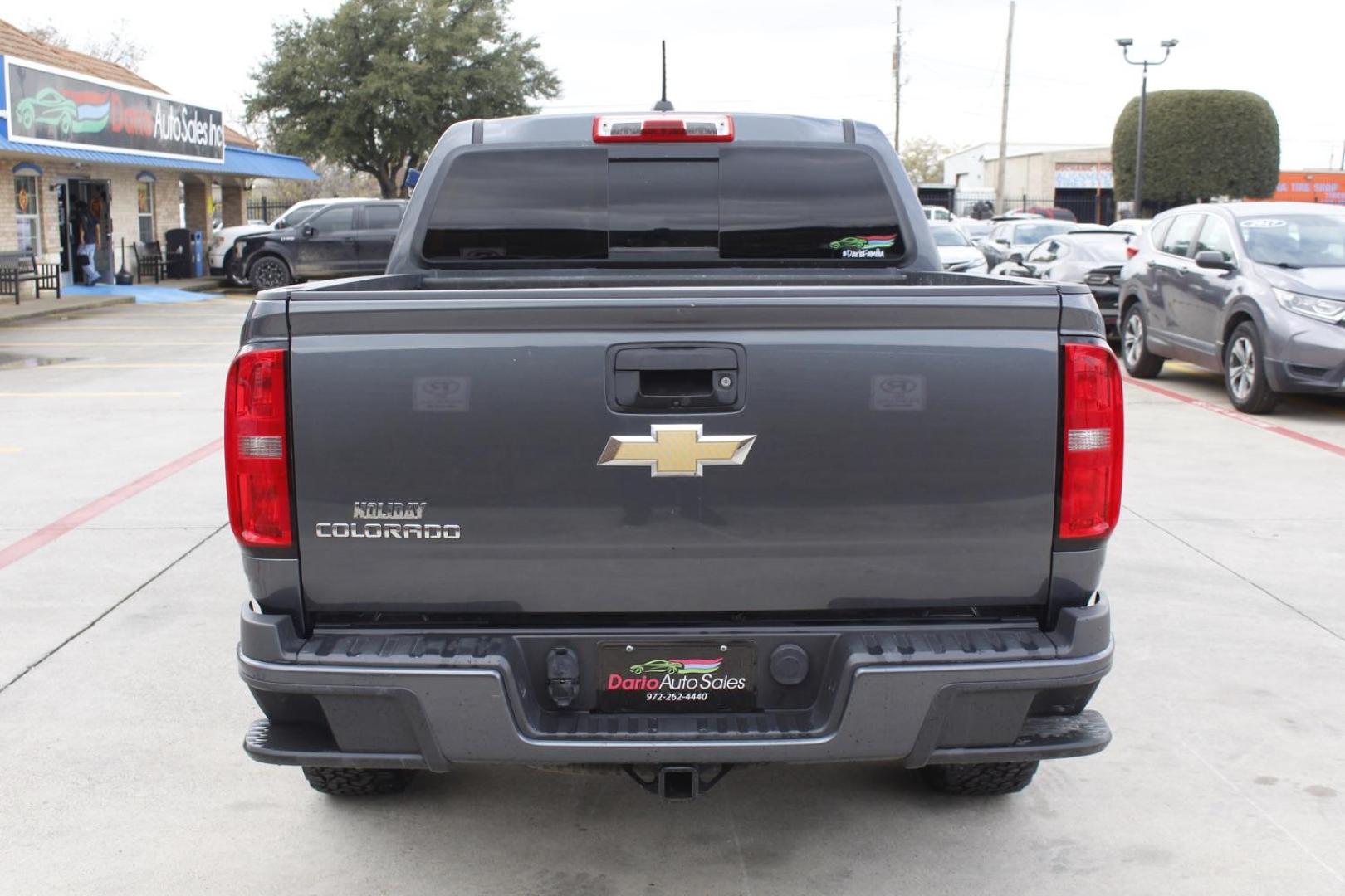 2016 GRAY Chevrolet Colorado LT Crew Cab 2WD Long Box (1GCGSCE34G1) with an 3.6L V6 DOHC 24V GAS engine, 6-Speed Automatic transmission, located at 2401 E Main St., Grand Prairie, TX, 75050, (972) 262-4440, 32.748981, -96.969643 - Photo#5
