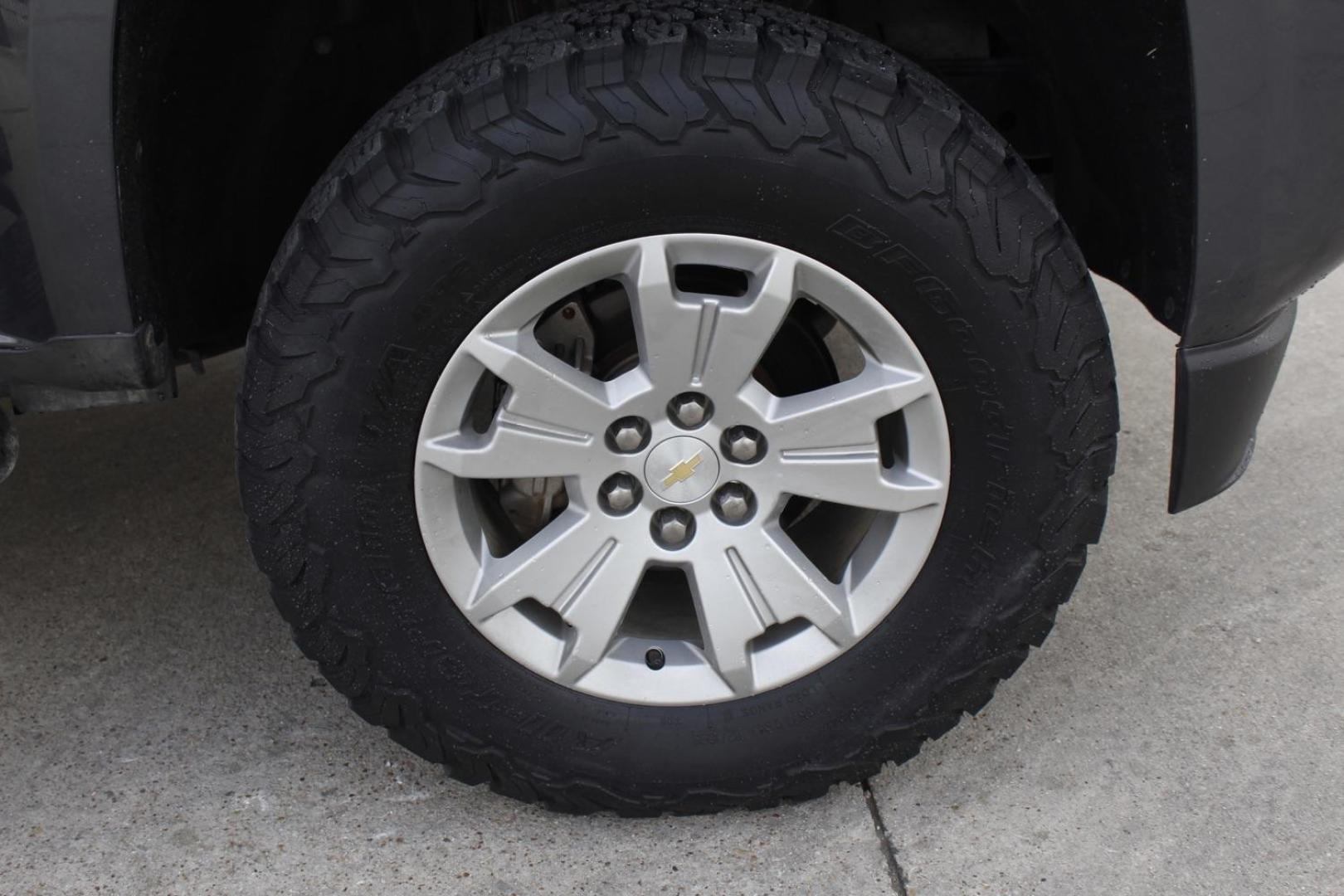 2016 GRAY Chevrolet Colorado LT Crew Cab 2WD Long Box (1GCGSCE34G1) with an 3.6L V6 DOHC 24V GAS engine, 6-Speed Automatic transmission, located at 2401 E Main St., Grand Prairie, TX, 75050, (972) 262-4440, 32.748981, -96.969643 - Photo#8
