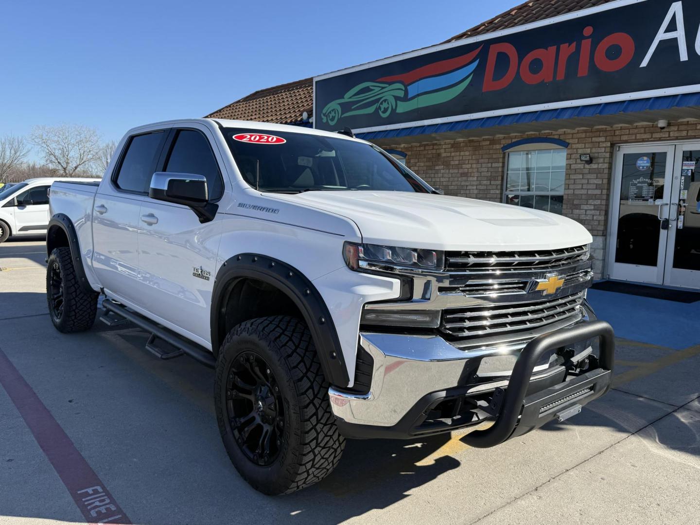 2020 White Chevrolet Silverado 1500 (3GCPWCEK9LG) with an 2.7L L4 DOHC 16V TURBO engine, located at 2401 E Main St., Grand Prairie, TX, 75050, (972) 262-4440, 32.748981, -96.969643 - Photo#4